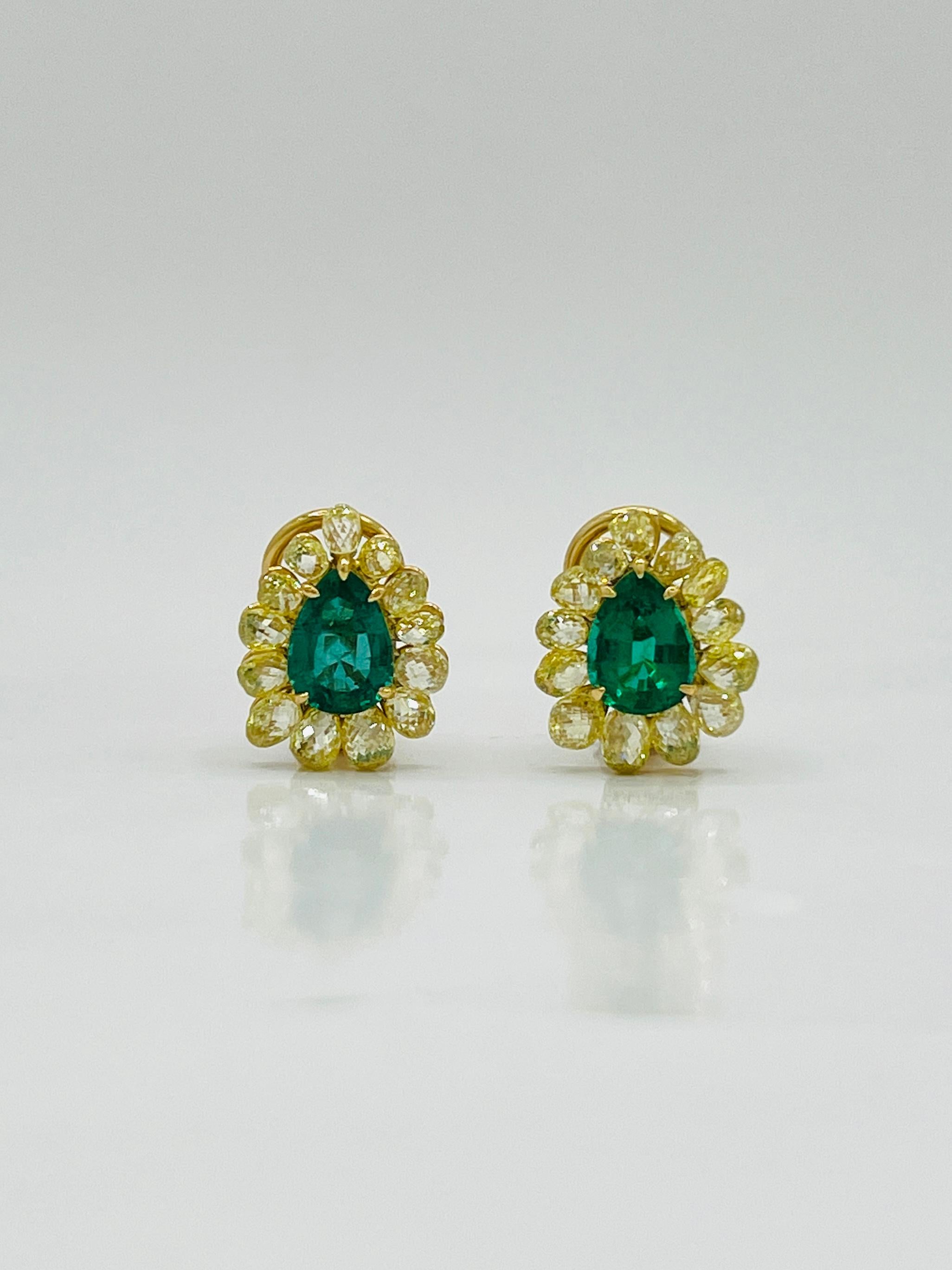 Emerald and Yellow Diamond Briolette Earrings in 18K Yellow Gold In New Condition For Sale In Los Angeles, CA