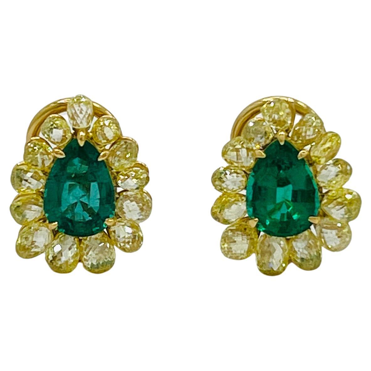Briolette-Ohrringe aus 18 Karat Gelbgold mit Smaragd und gelben Diamanten