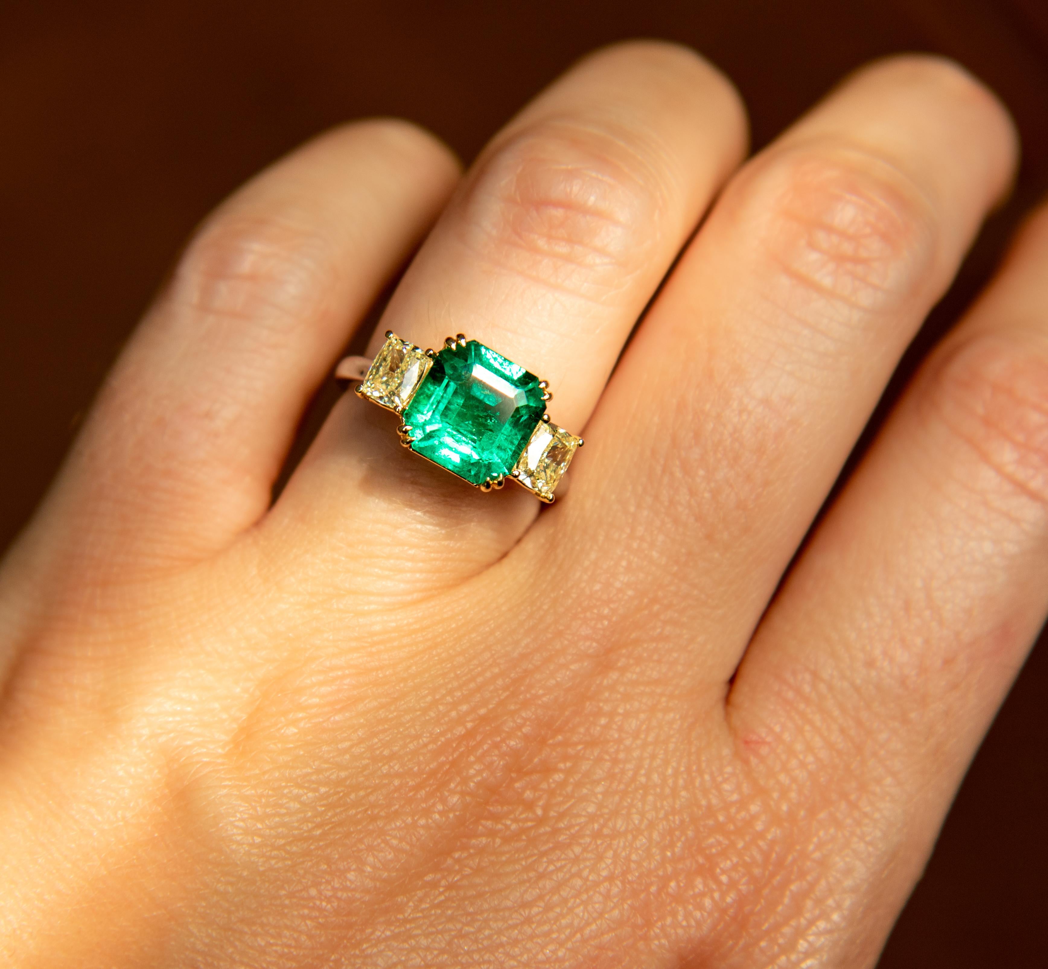 For Sale:  Emerald and Yellow Diamond Ring 4