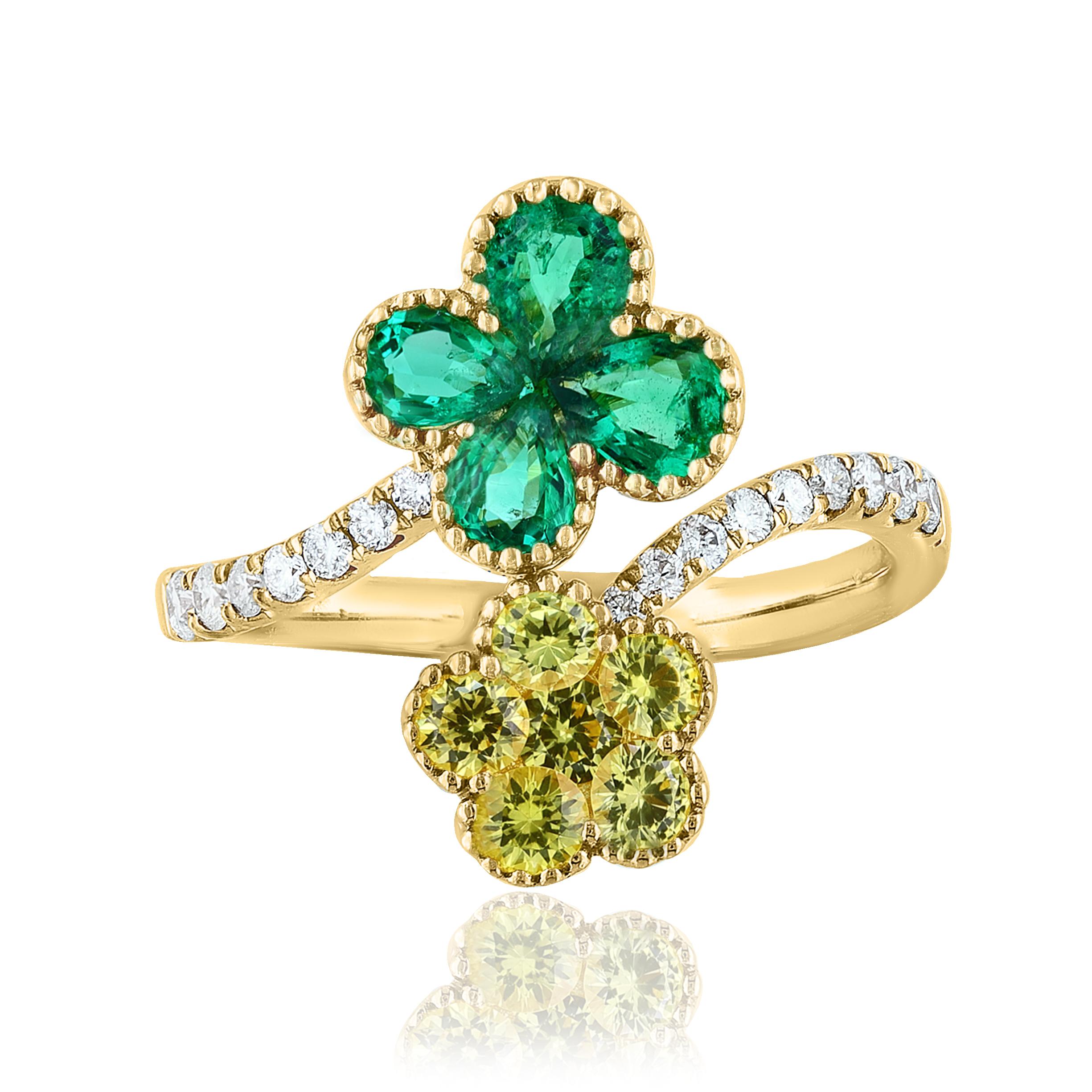 Ein modisches Schmuckstück, ein Cocktail-Blumenring mit 0,56 Karat aus 4 Smaragden und 0,45 Karat aus 6 gelben Saphiren.  16 Akzentdiamanten wiegen insgesamt 0,21 Karat.

Größe 6.5 US (anpassbar). 
Alle Diamanten sind GH Farbe SI1