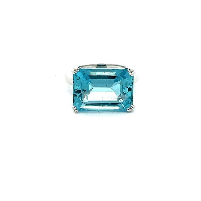 Emerald Aquamarine 10.18 CT Fashion Ring 14K White Gold In New Condition For Sale In New York, NY