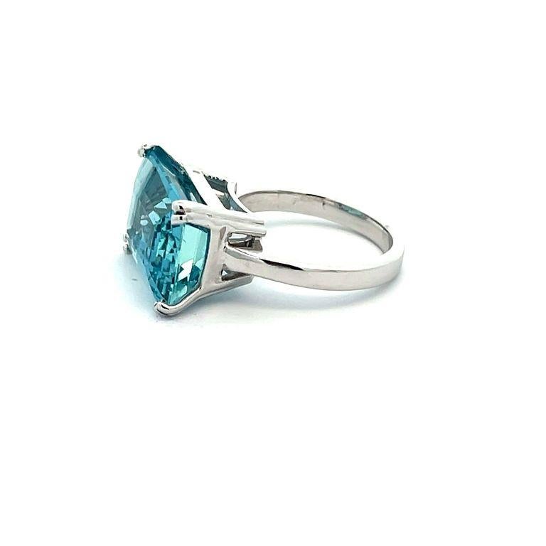 Women's Emerald Aquamarine 10.18 CT Fashion Ring 14K White Gold For Sale