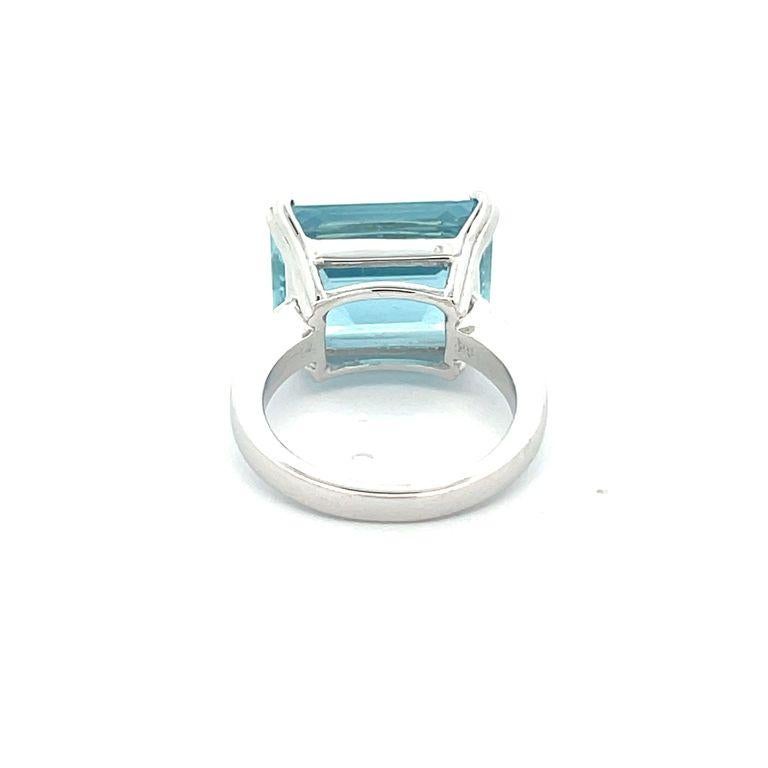 Emerald Aquamarine 10.18 CT Fashion Ring 14K White Gold For Sale 2