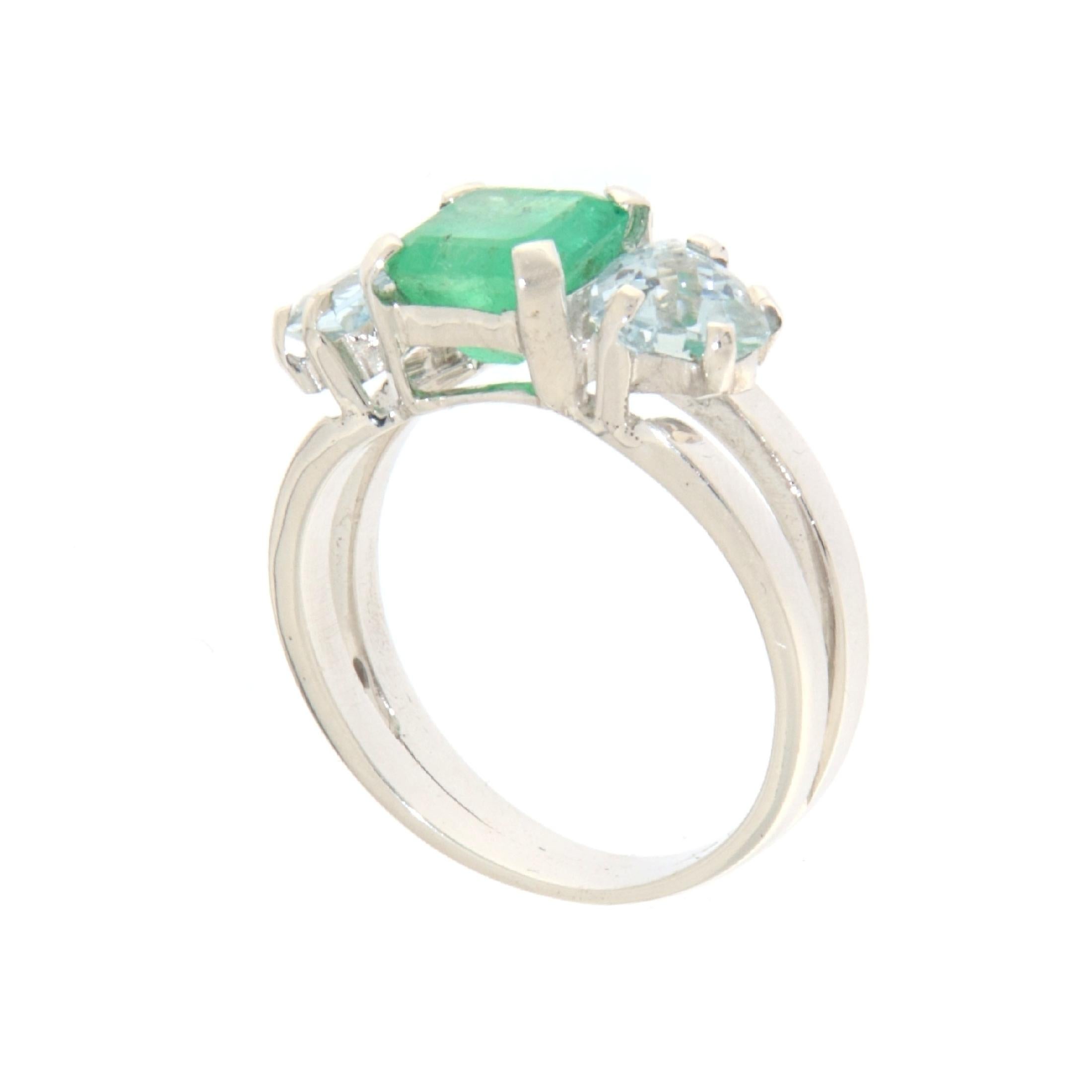 Artisan Emerald Aquamarine 18 Karat White Gold Cocktail Ring For Sale