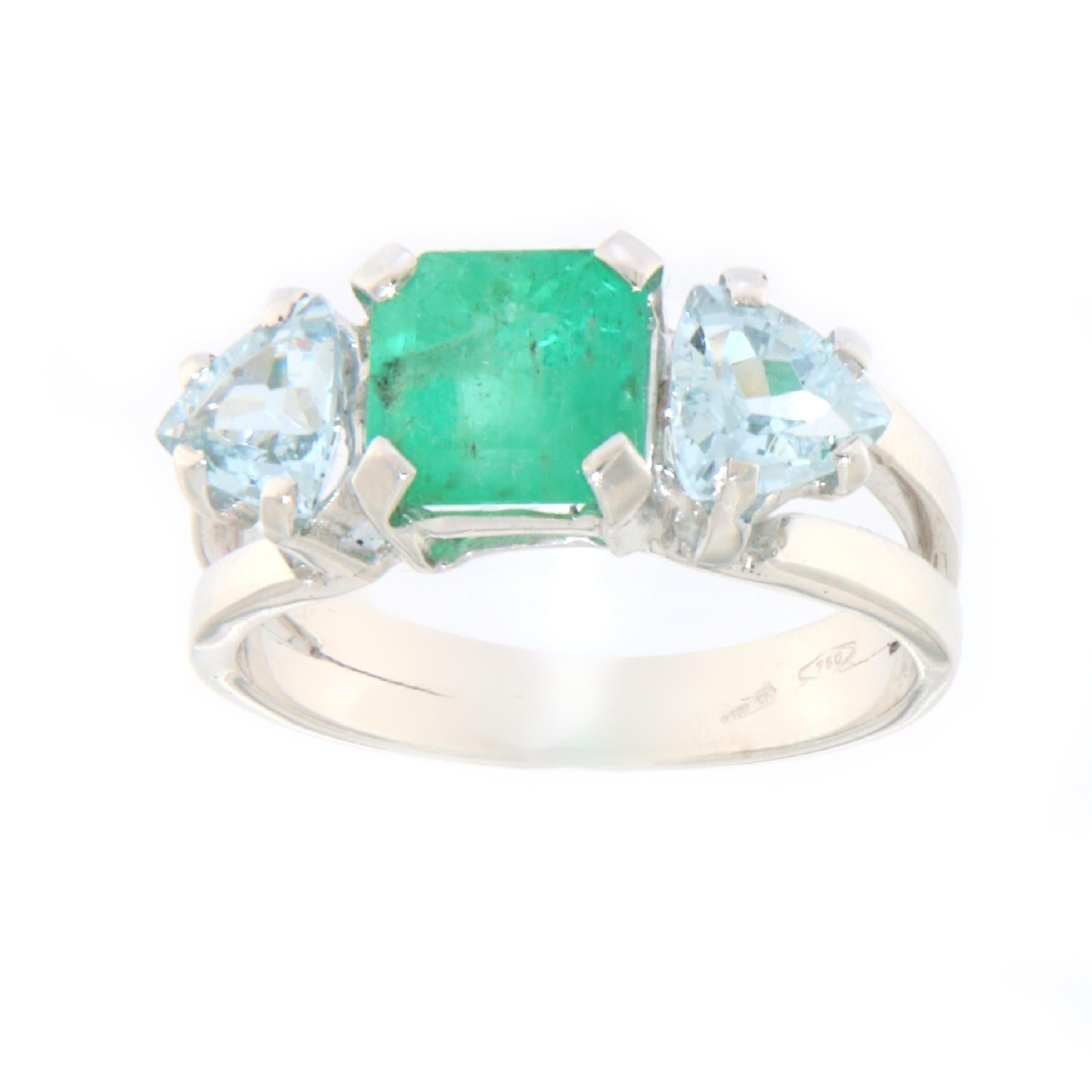 Emerald Aquamarine 18 Karat White Gold Cocktail Ring In New Condition For Sale In Marcianise, IT