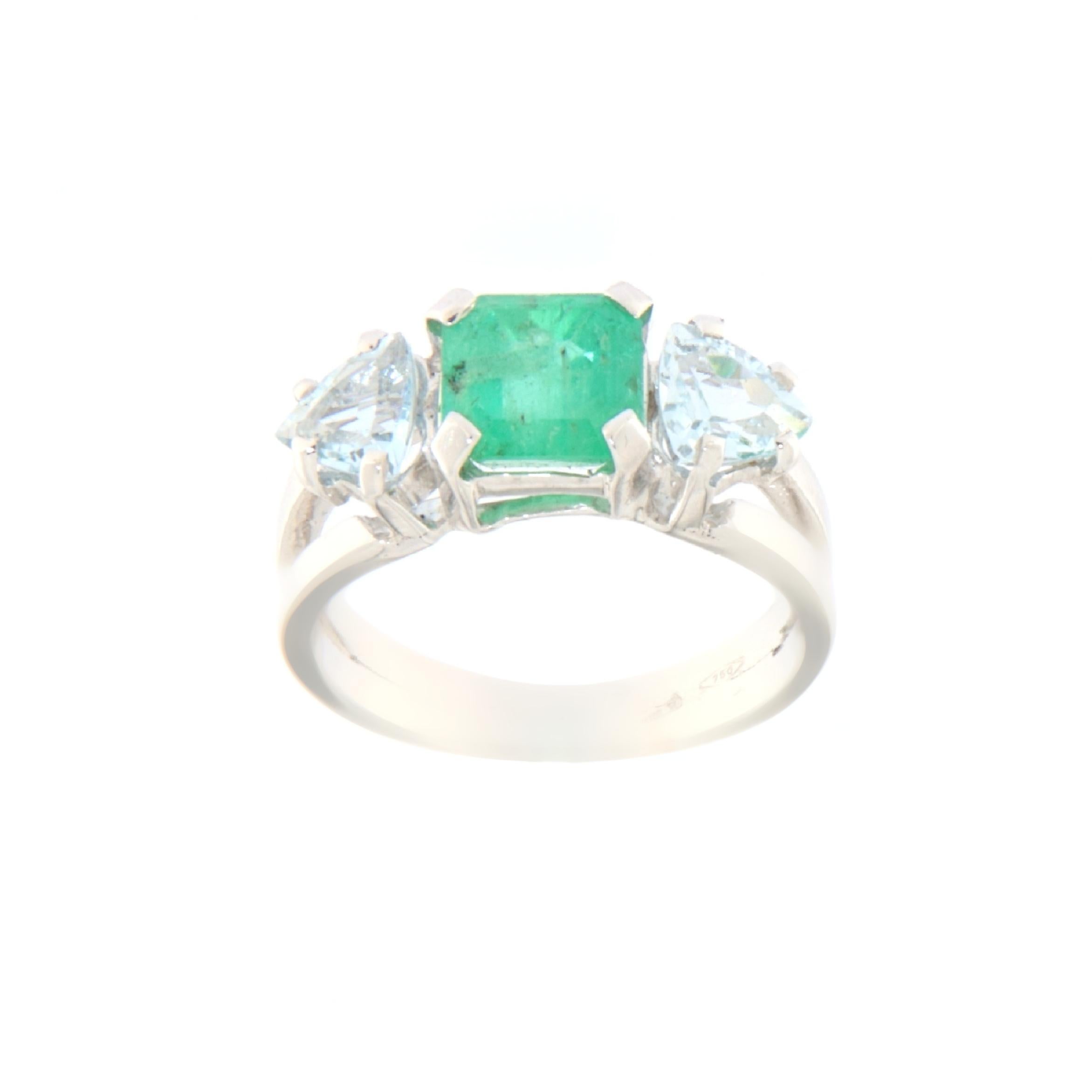 Women's Emerald Aquamarine 18 Karat White Gold Cocktail Ring For Sale