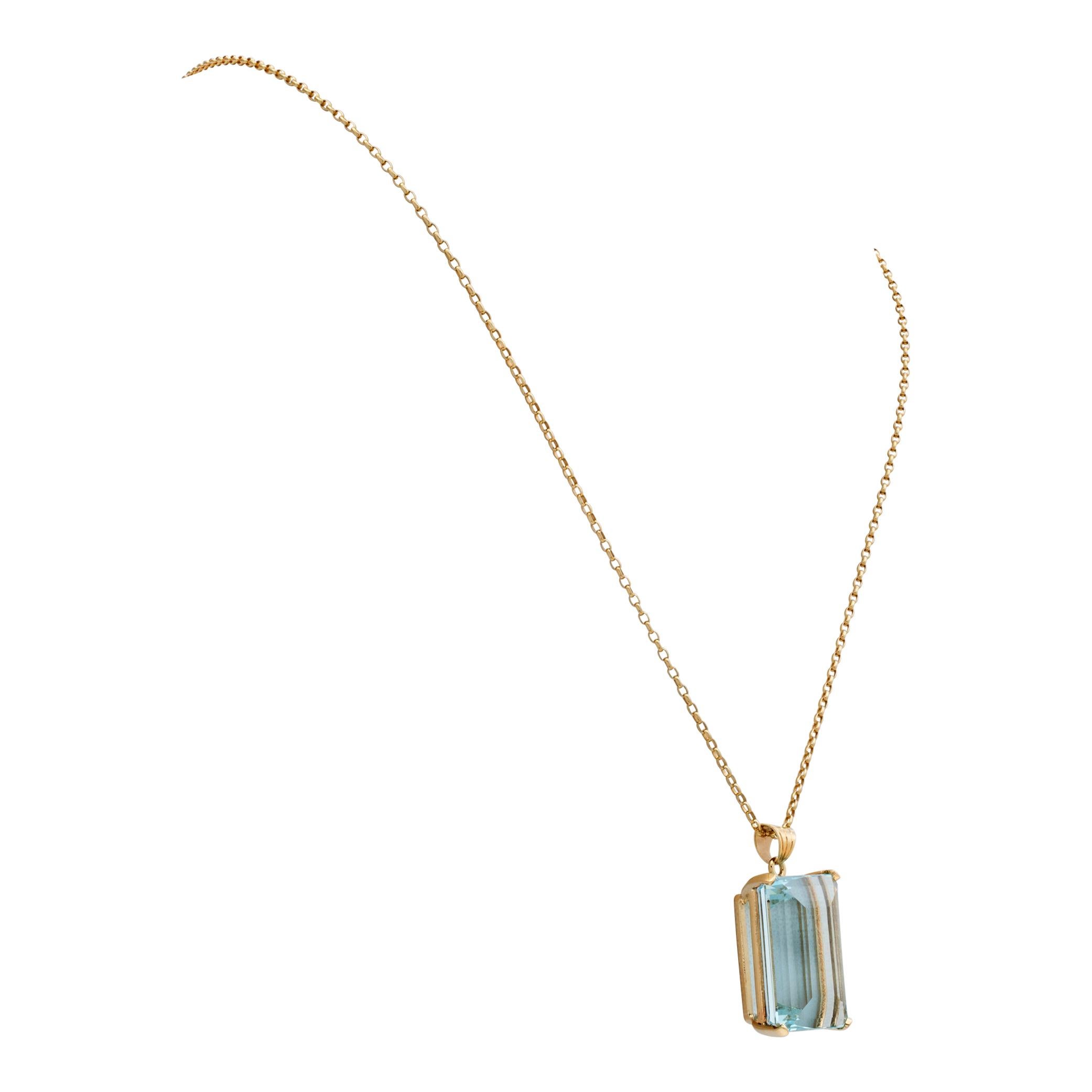 Emerald Aquamarine Pendant With 18k Gold Chain In Excellent Condition For Sale In Surfside, FL