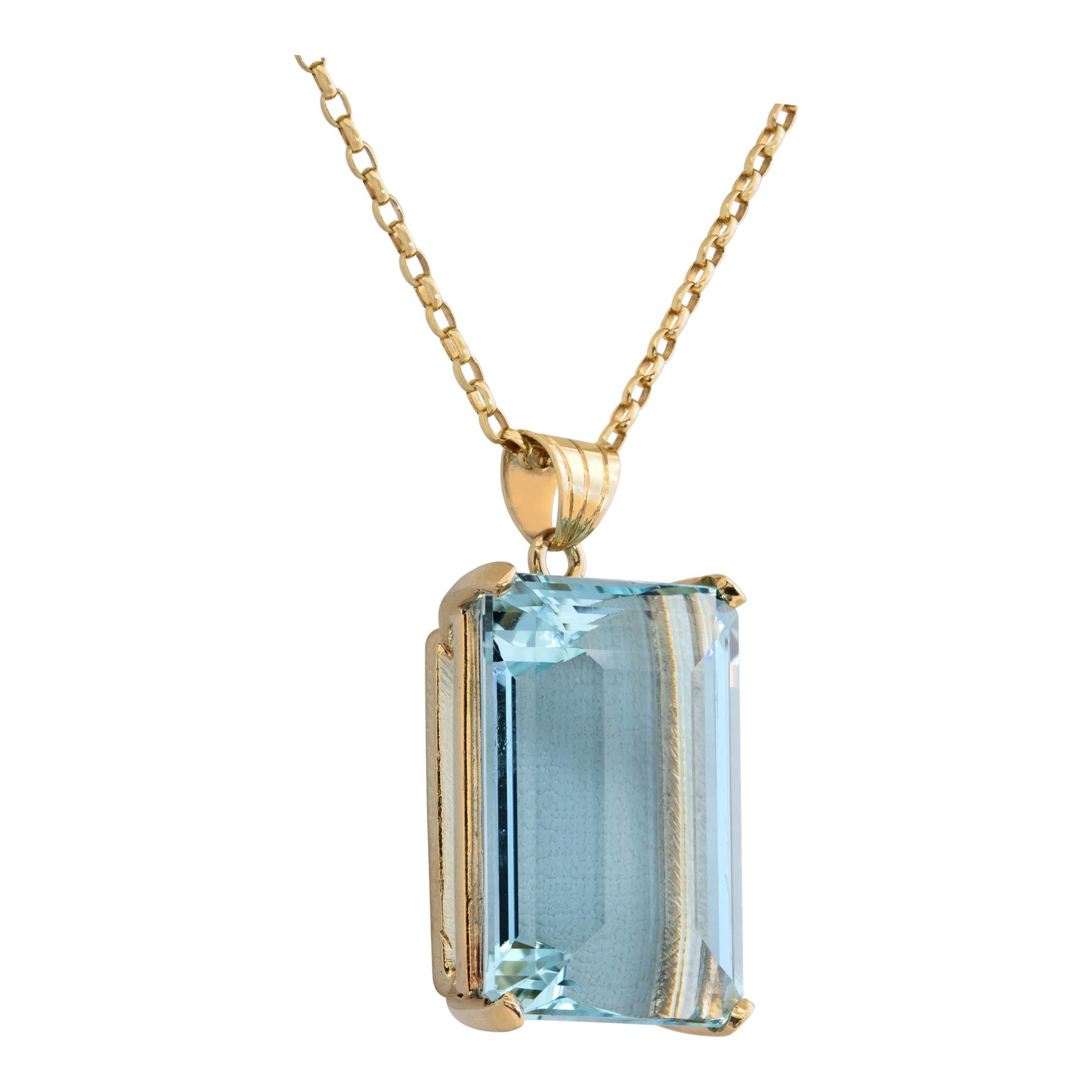 Women's or Men's Emerald Aquamarine Pendant With 18k Gold Chain For Sale