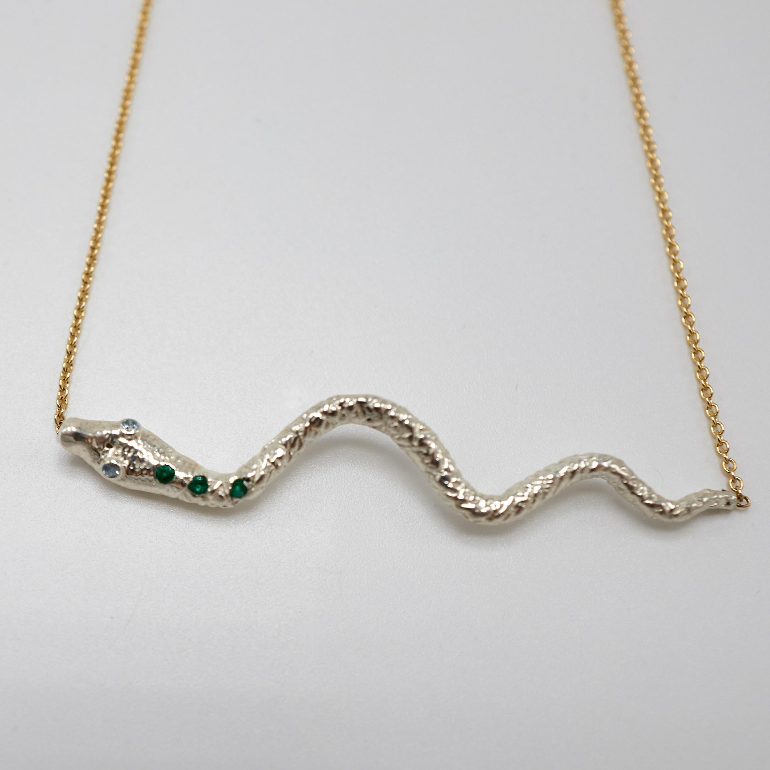 J Dauphin Collier ras du cou chaîne collier serpent émeraude aigue-marine pendentif Neuf - En vente à Los Angeles, CA