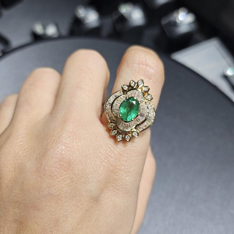 Emerald Artdeco Ring In New Condition For Sale In Bayazıt, TR