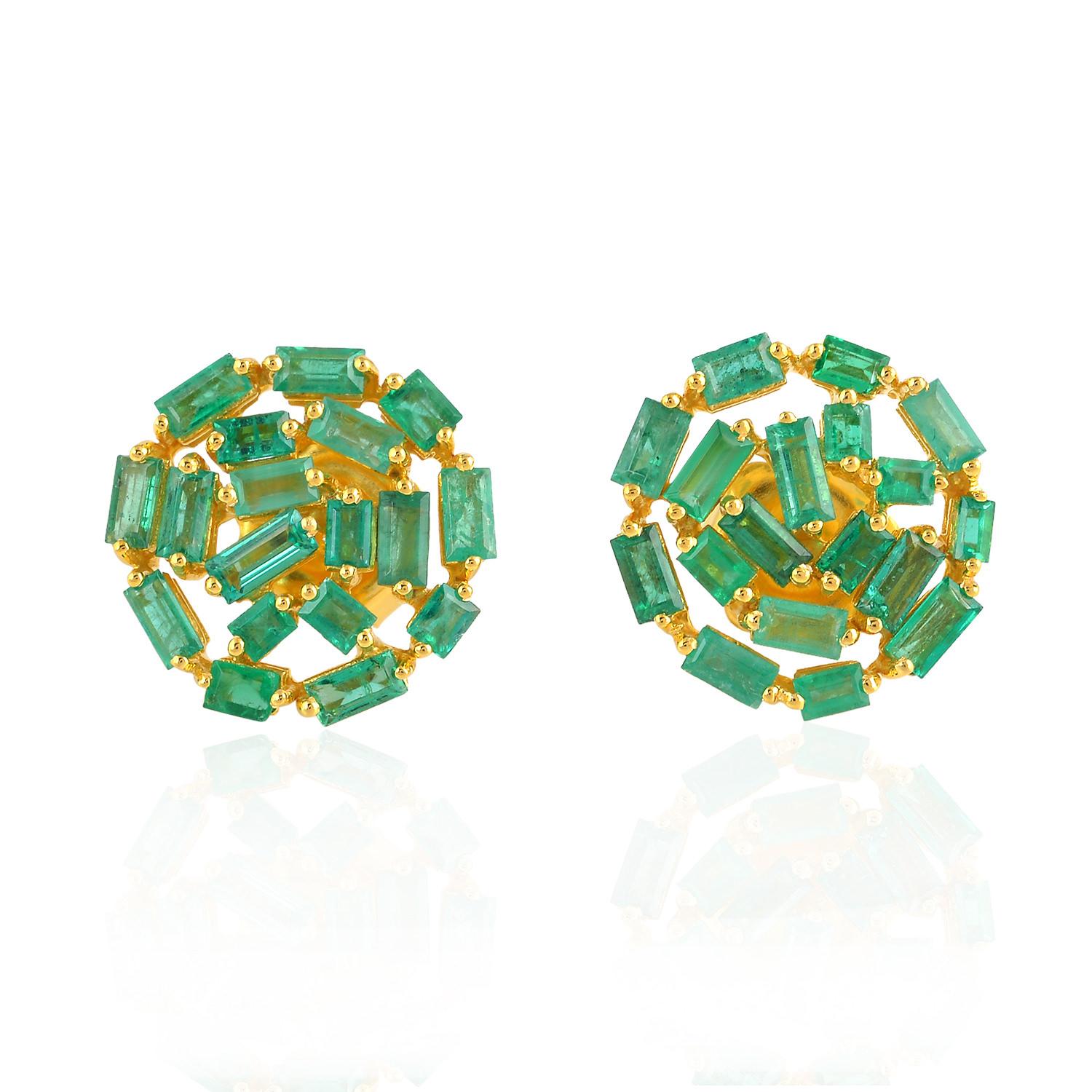 Baguette Cut Emerald Baguette 18 Karat Yellow Gold Stud Earrings For Sale