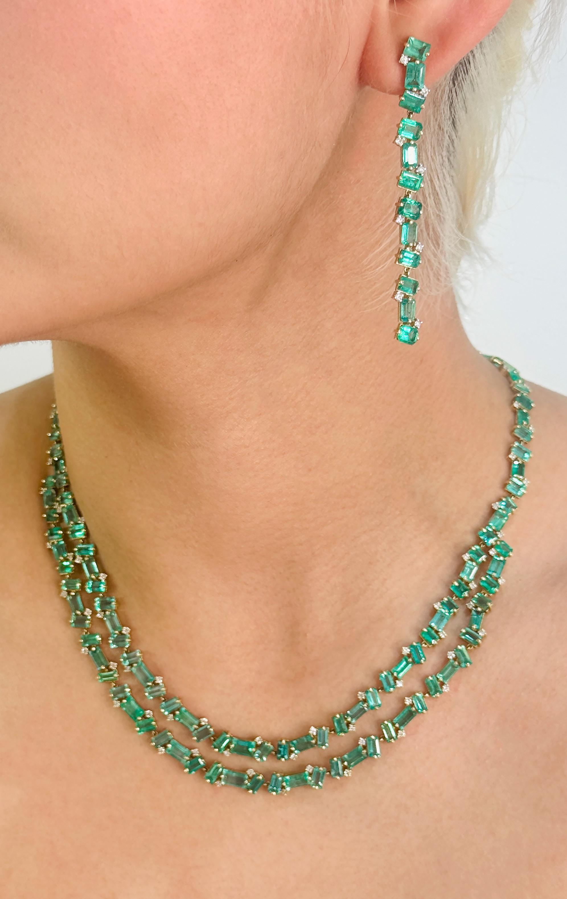 Le collier Tresor Beautiful présente un total de 36,18 carats d'émeraude et 1,44 carat de diamant. Le collier est une ode à la beauté luxueuse mais classique avec des pierres précieuses étincelantes et des teintes féminines. Leur design contemporain