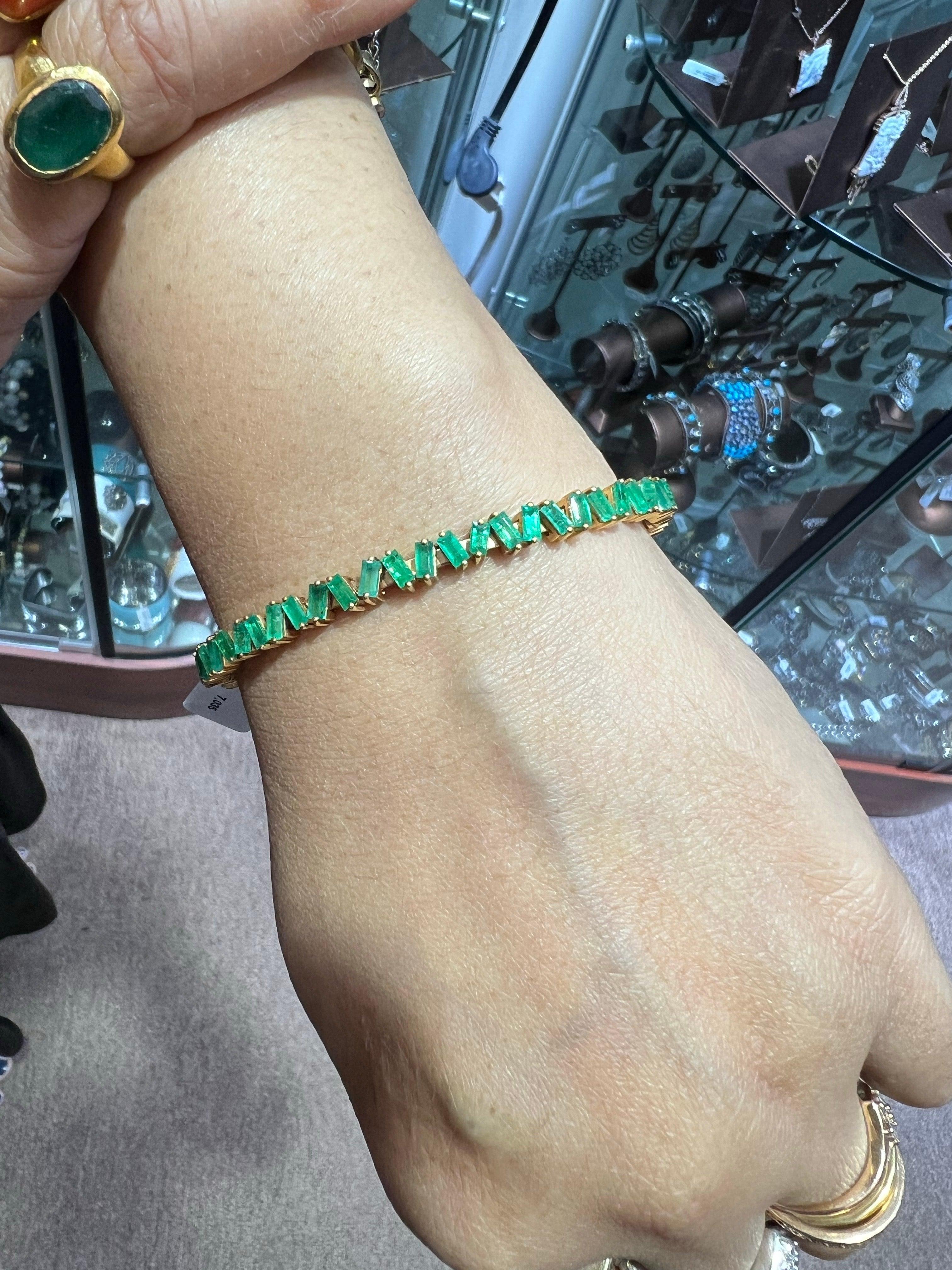 Bracelet baguette émeraude en or jaune 18 carats Pour femmes en vente