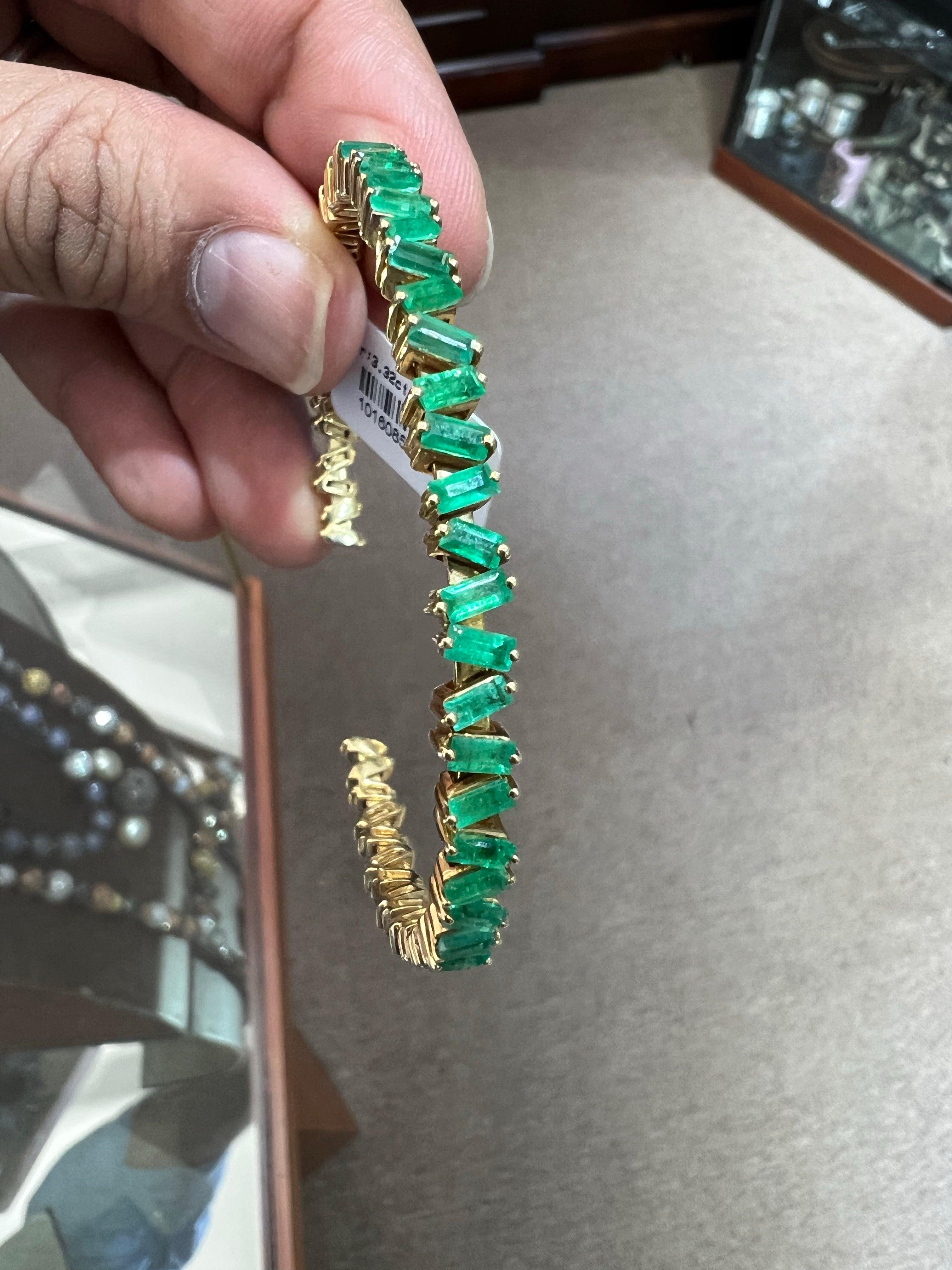 Bracelet baguette émeraude en or jaune 18 carats en vente 1