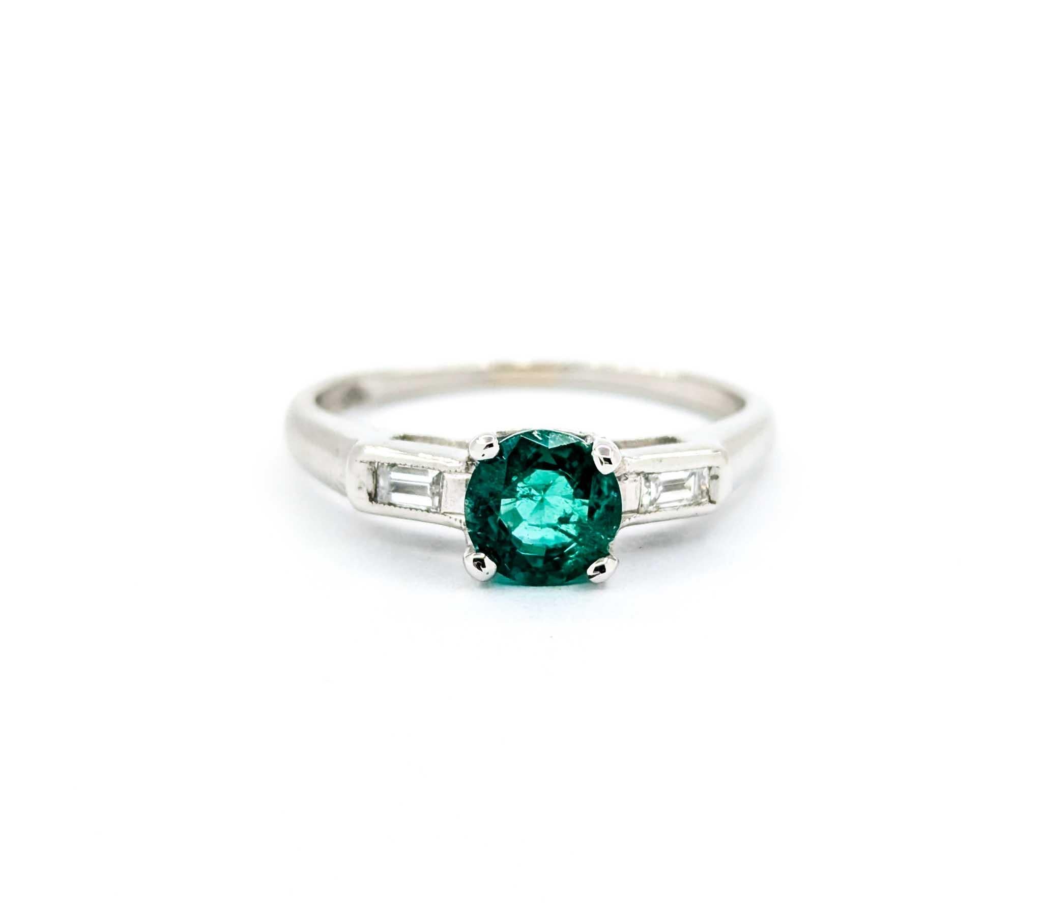 Emerald & Baguette Diamonds Ring in Platinum For Sale 1