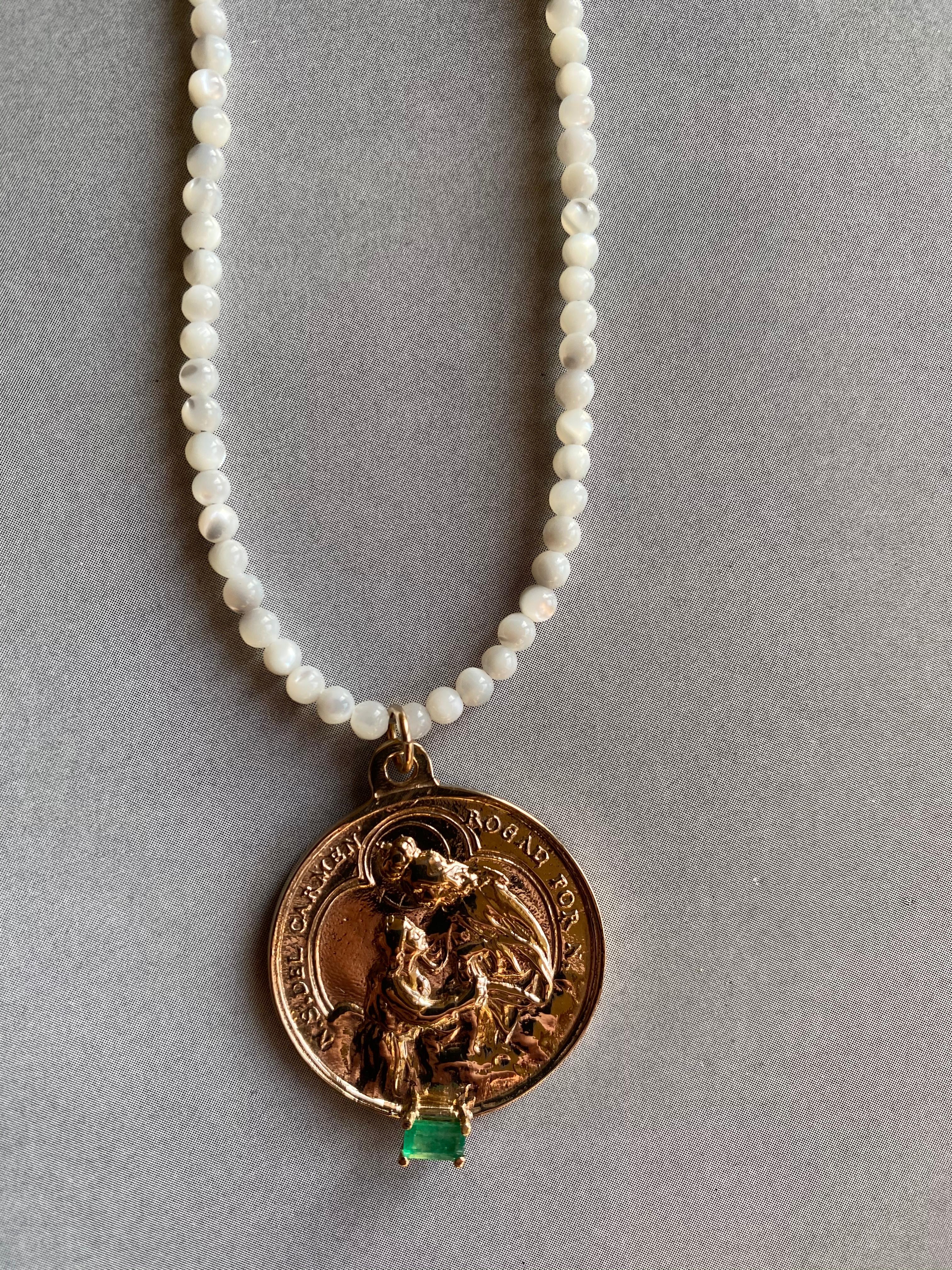 Taglio brillante Collana di perline con Medaglia Carmen Baguette Smeraldo in vendita
