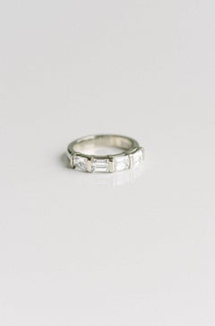 Emerald Band 14K White Gold Graceful Brilliance High Jewellery