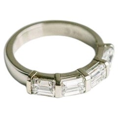Emerald Band 14K White Gold Graceful Brilliance High Jewellery