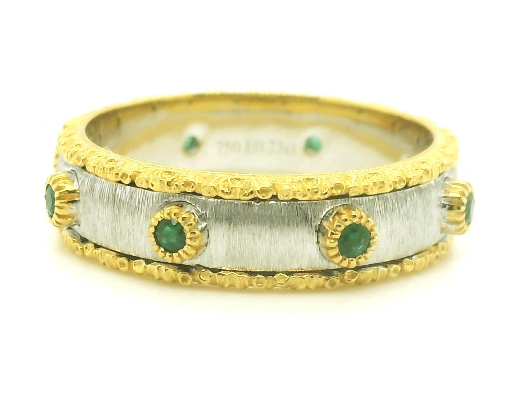 Artisan Bague avec émeraude en or jaune et blanc 18k, finition Florentine en vente