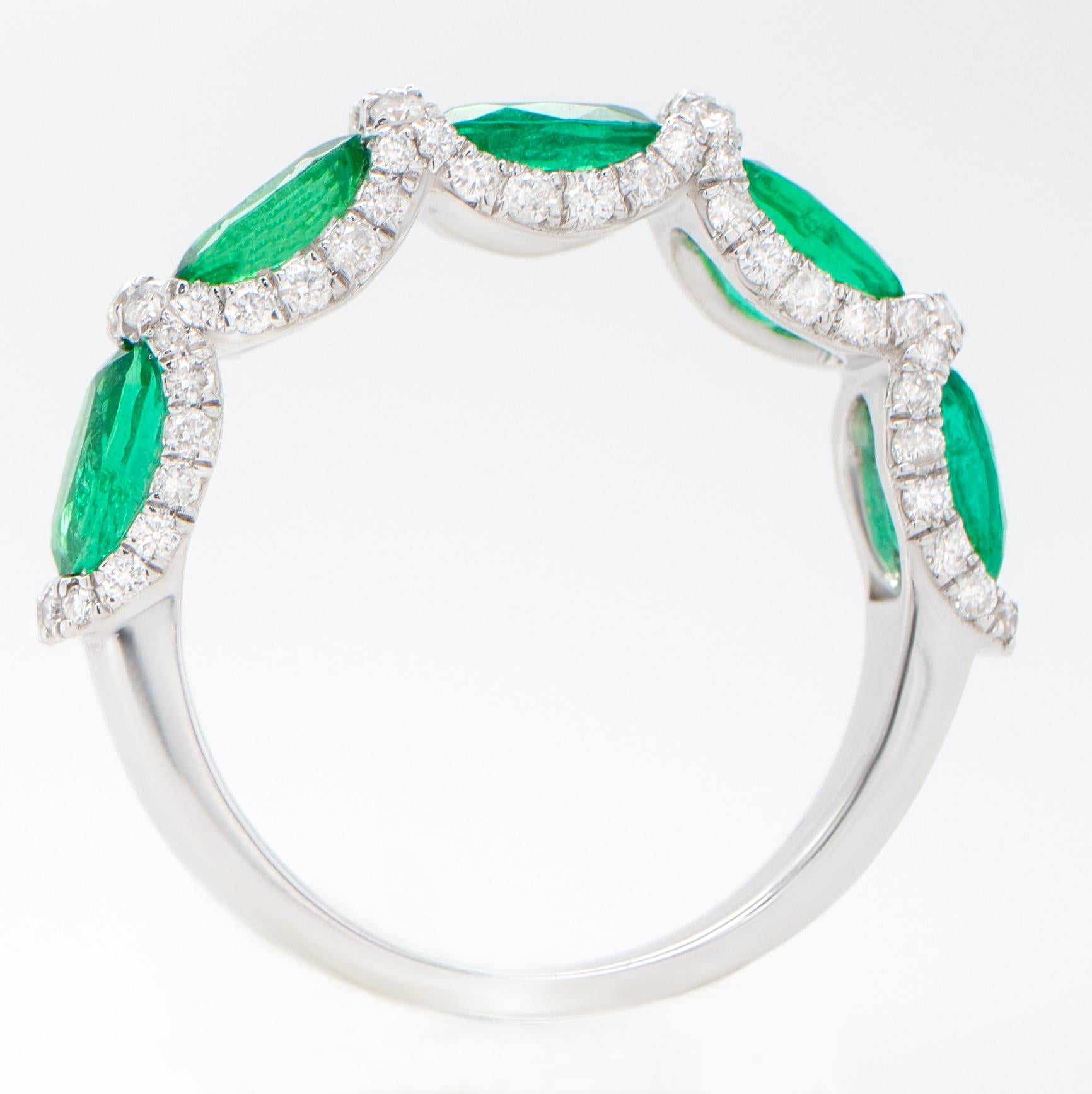 Smaragd-Ring mit Diamanten 2,45 Karat 18K Gold für Damen oder Herren im Angebot