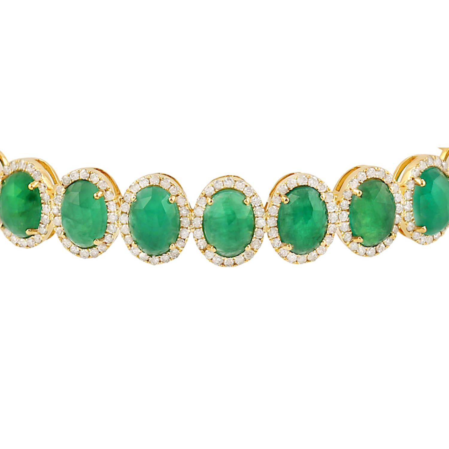 Contemporary Emerald Bangle Bracelet Diamond Halo 7.85 Carats 18K Yellow Gold For Sale