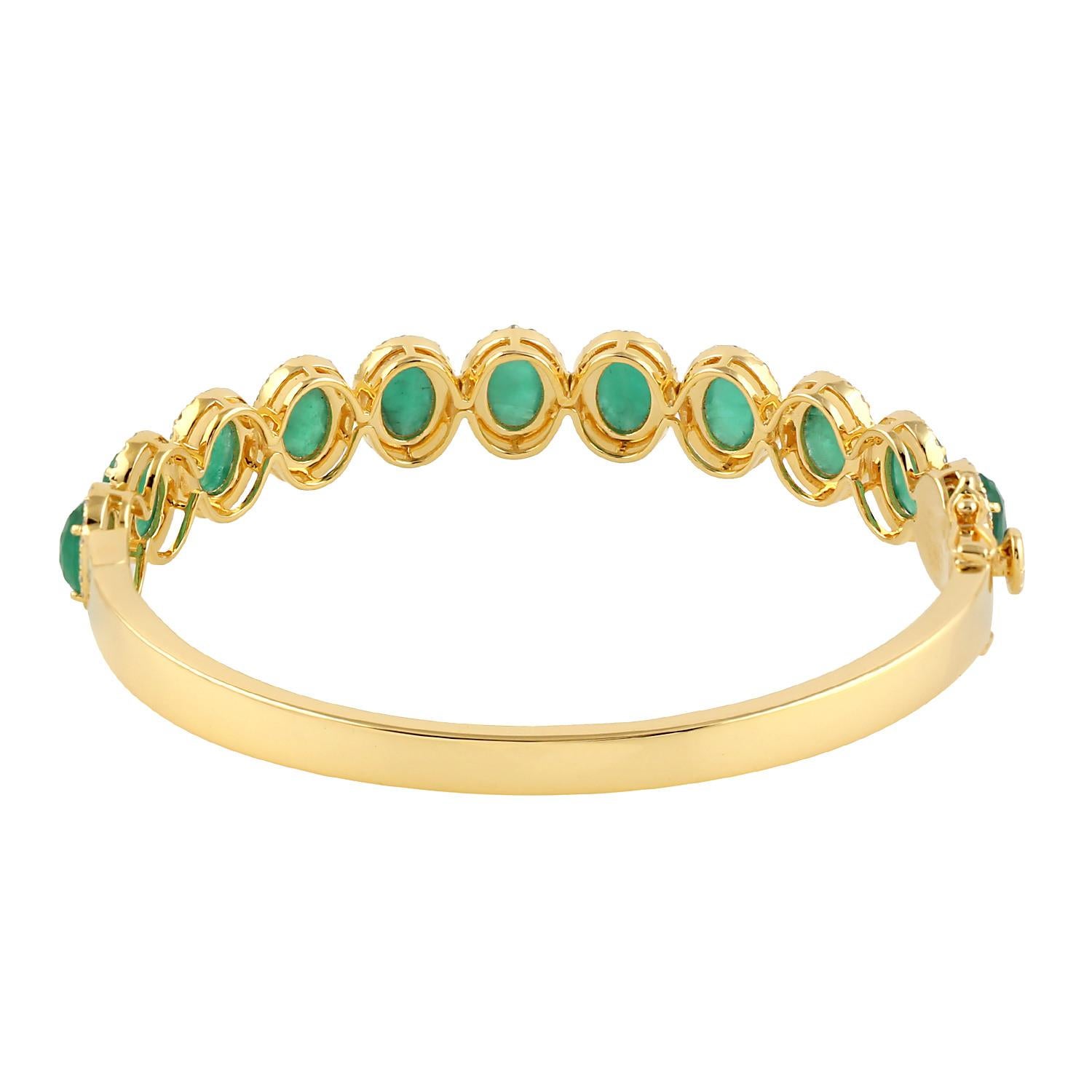 Women's or Men's Emerald Bangle Bracelet Diamond Halo 7.85 Carats 18K Yellow Gold