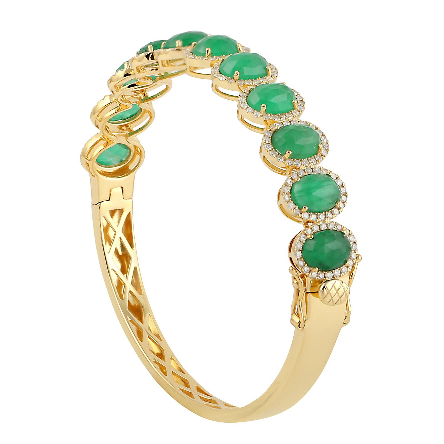 Smaragd-Armreif Armreif Armband Diamant Halo 7,85 Karat 18K Gelbgold im Angebot 1