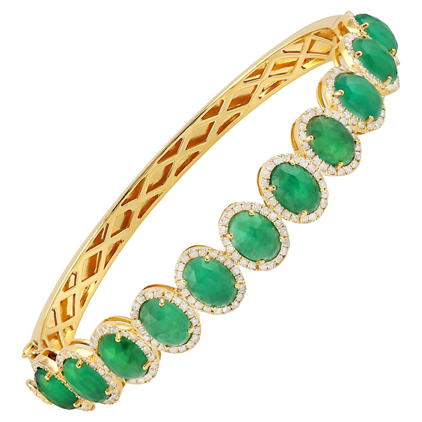 Emerald Bangle Bracelet Diamond Halo 7.85 Carats 18K Yellow Gold For Sale