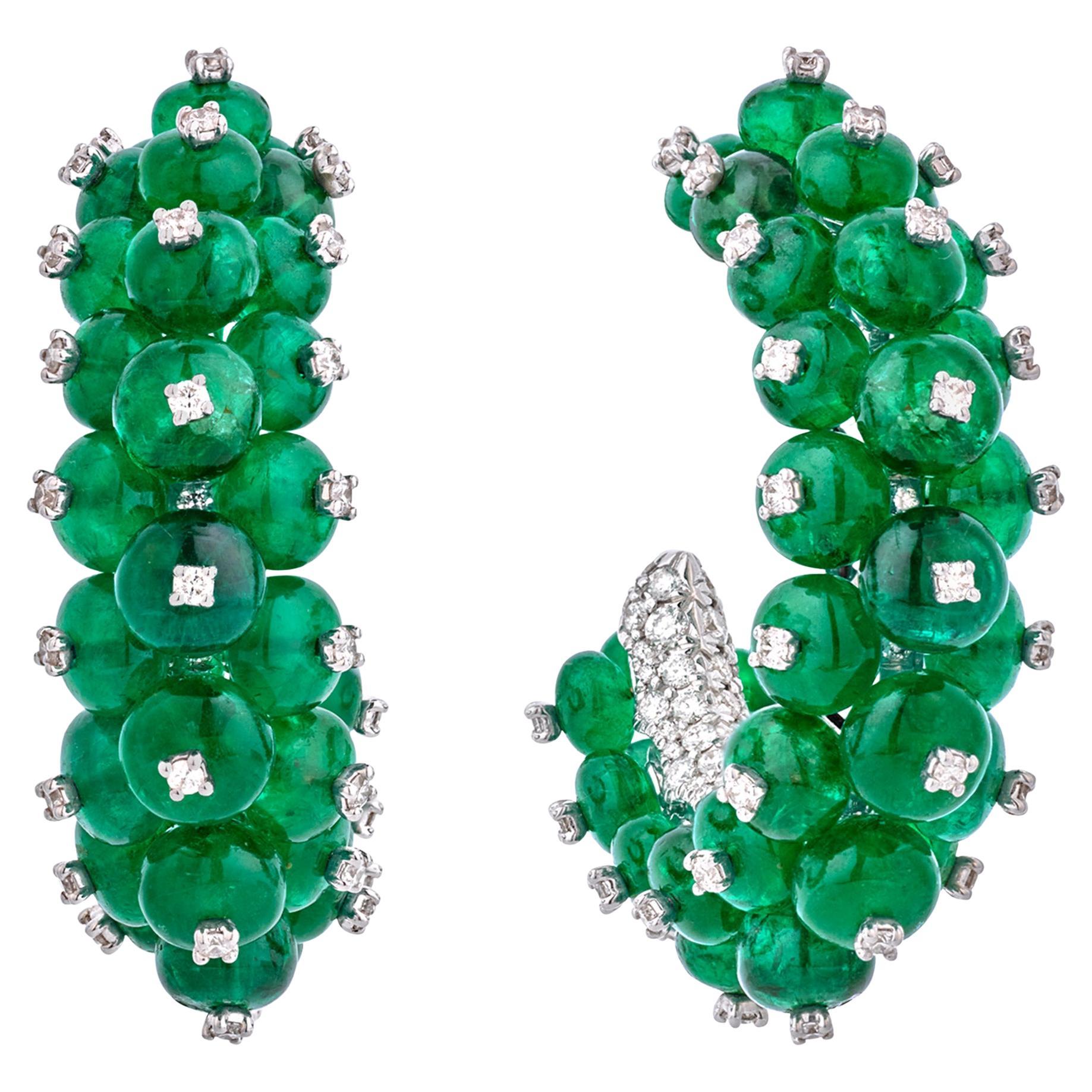 Orecchini con perle di smeraldo, 28,10 carati in vendita