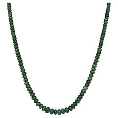 Collana di perle di smeraldo graduate Riviera con chiusura in oro 18k
