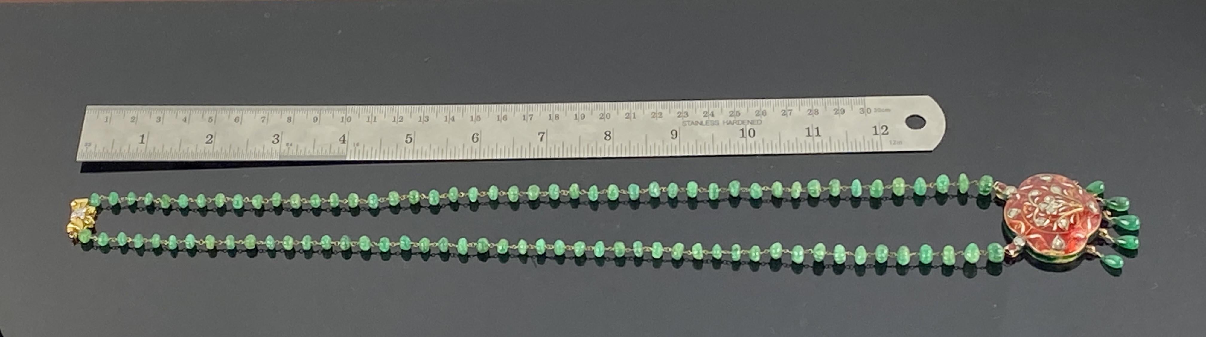 Smaragd-Perlen und Emaille-Anhänger Perlenkette im Zustand „Neu“ im Angebot in Bangkok, Thailand