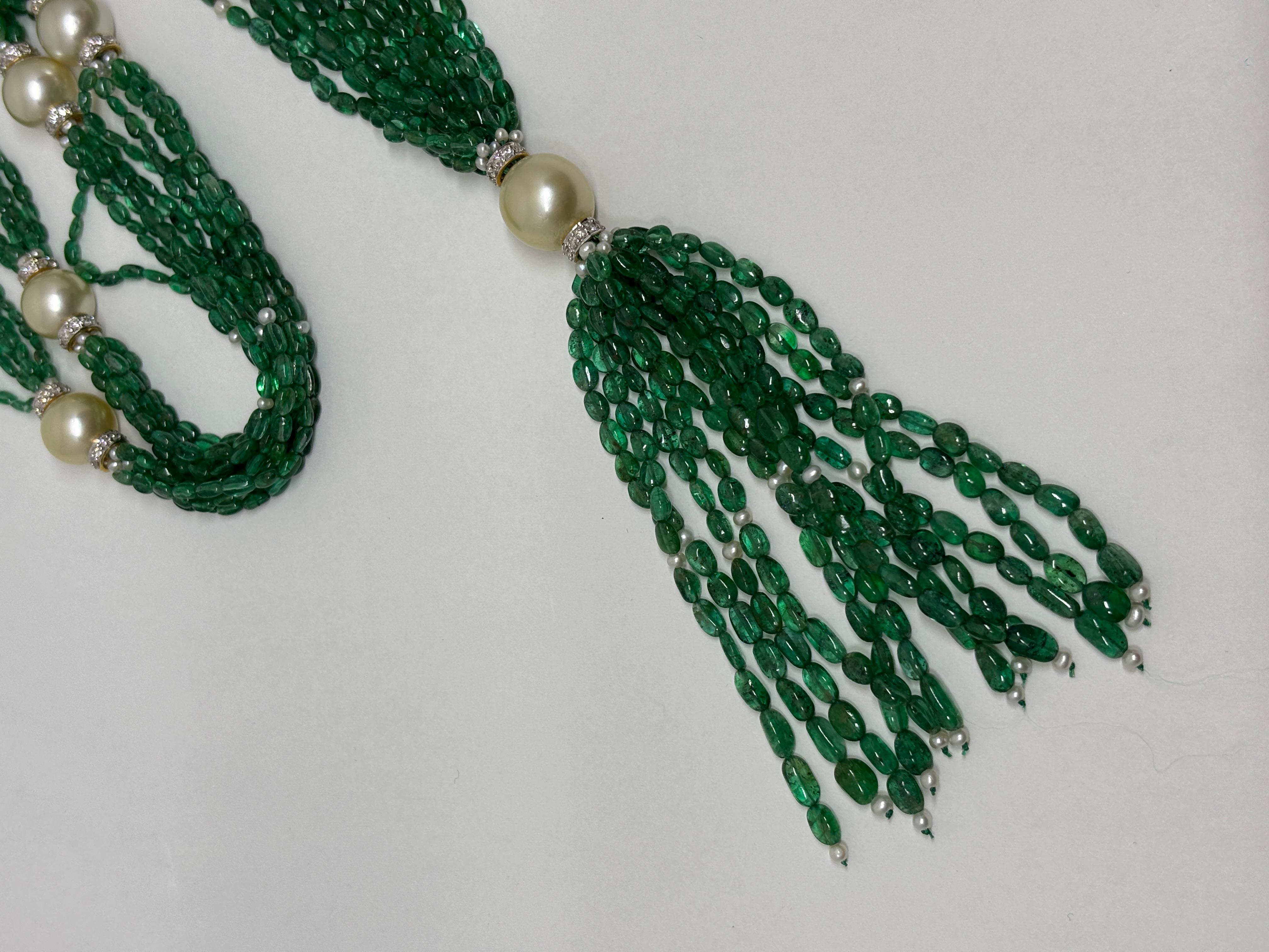 Contemporain Collier Cts 241 perles d'émeraudes des mers du Sud et rondelle de diamants en vente