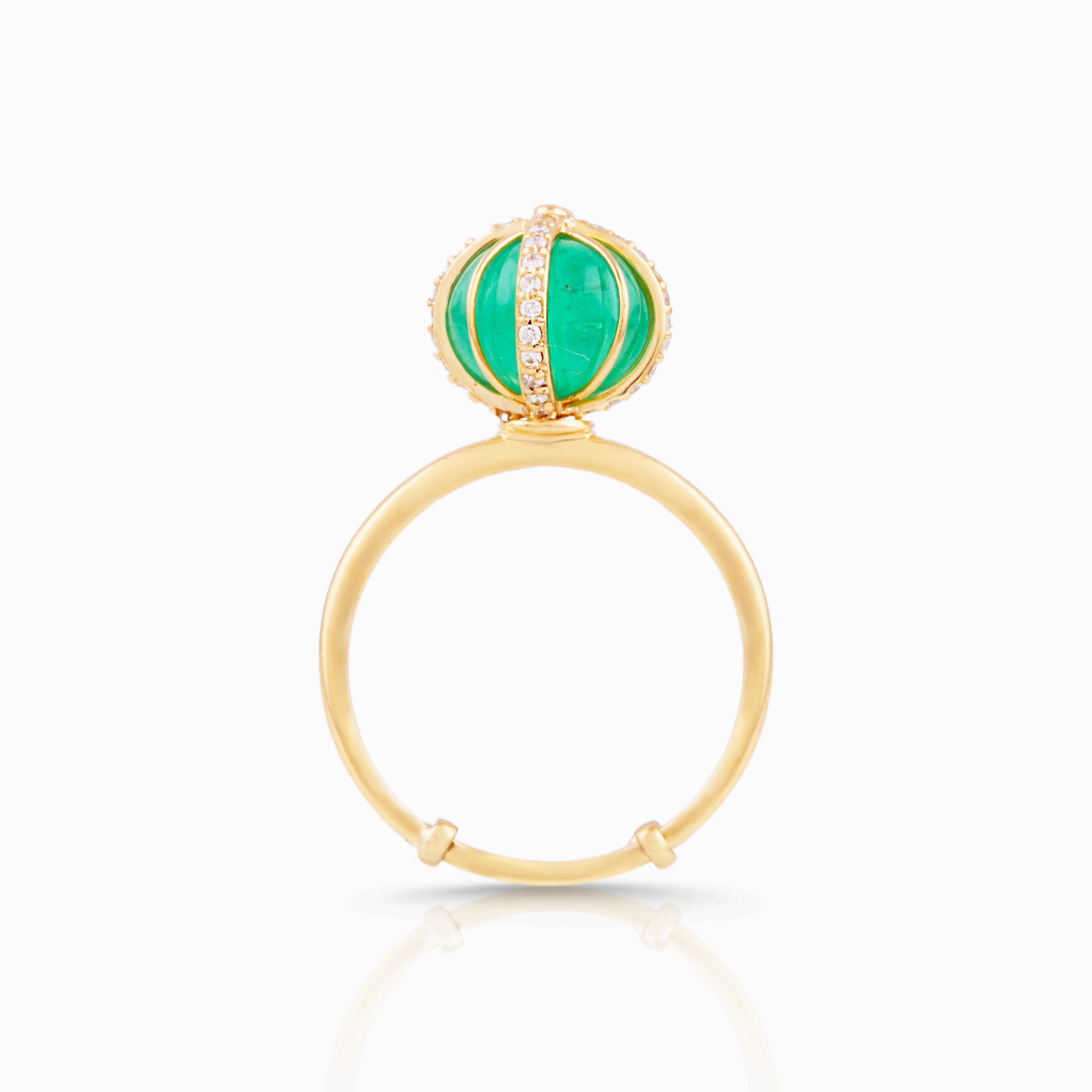 Tresor Beautiful Ring mit 3,59 Karat Smaragd und 0,15 Karat Diamant. Die Ringe sind eine Ode an die luxuriöse und doch klassische Schönheit mit funkelnden Edelsteinen und femininen Farbtönen. Ihr zeitgemäßes und modernes Design macht sie perfekt und