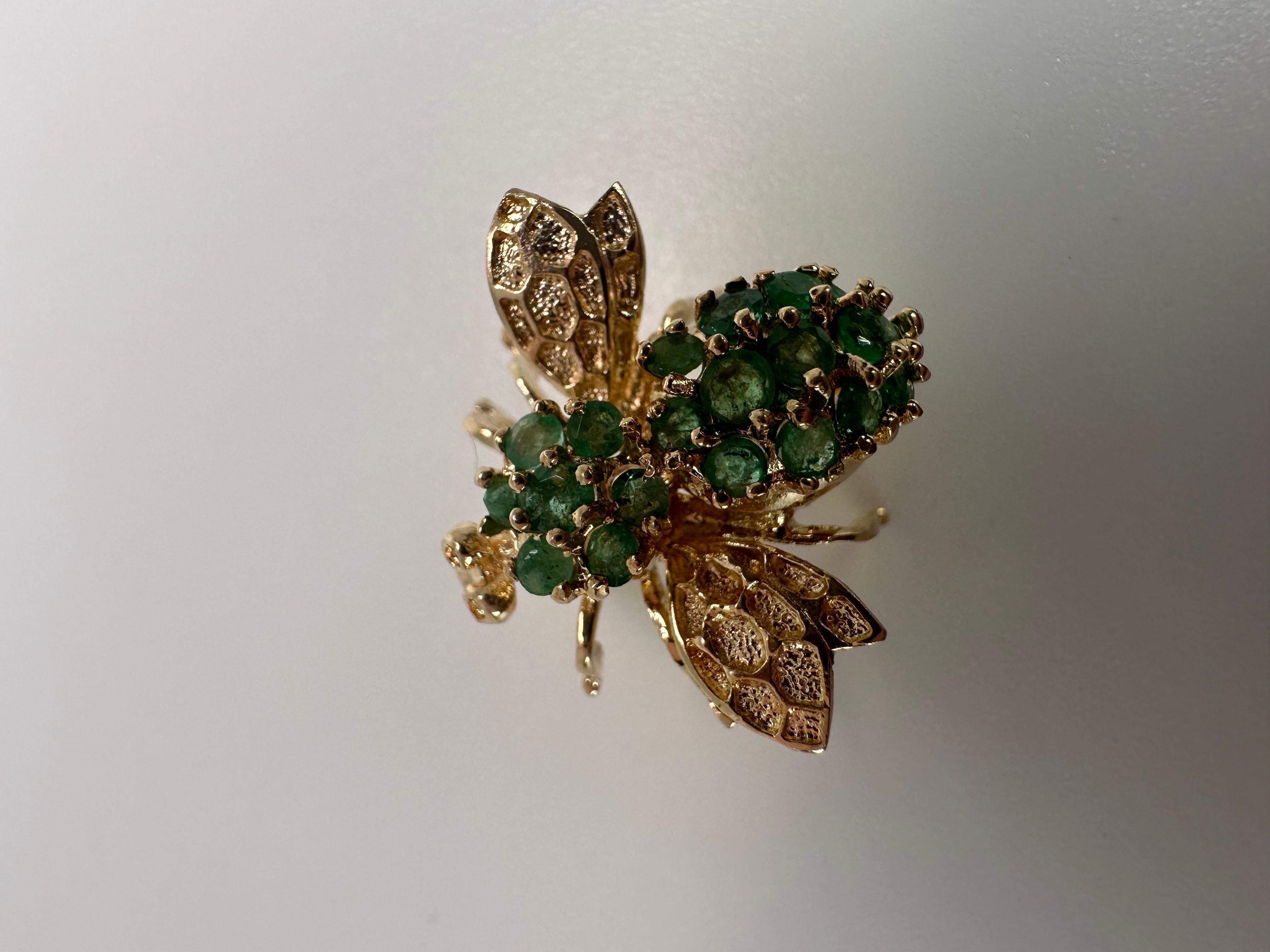 Emerald Bee Brooch Pin 14KT yellow gold In New Condition For Sale In Jupiter, FL