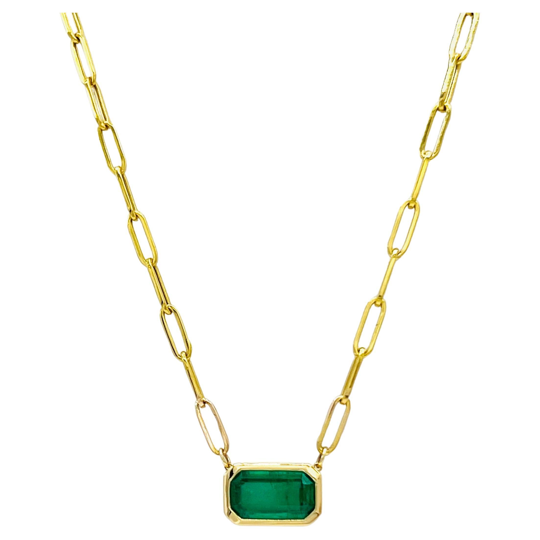 Emerald Bezel Paperclip Chain Necklace in 14K Yellow Gold For Sale
