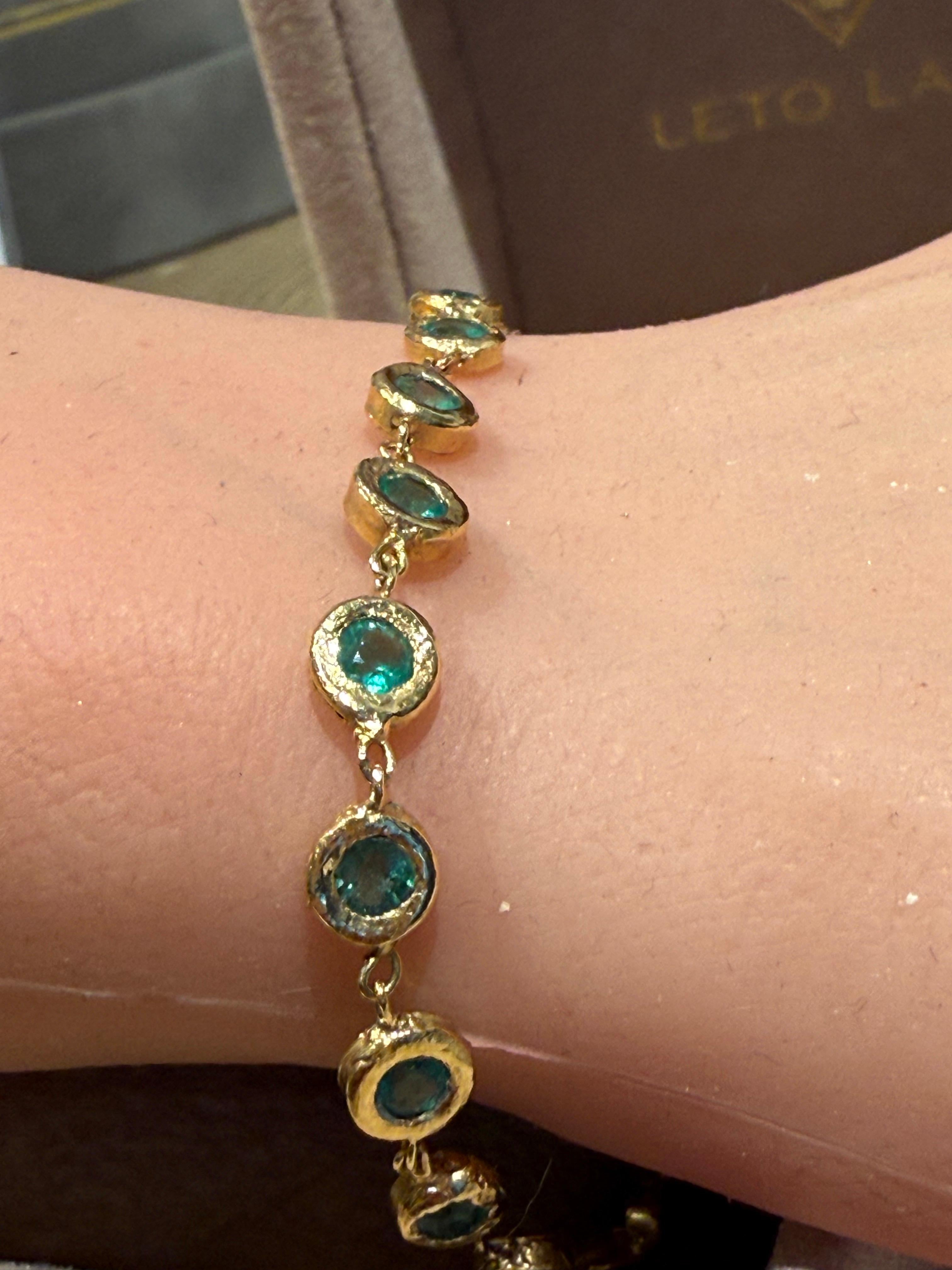 Artigiano Bracciale tennis Leto Lama con castone di smeraldo e ciottoli in oro 18 carati in vendita