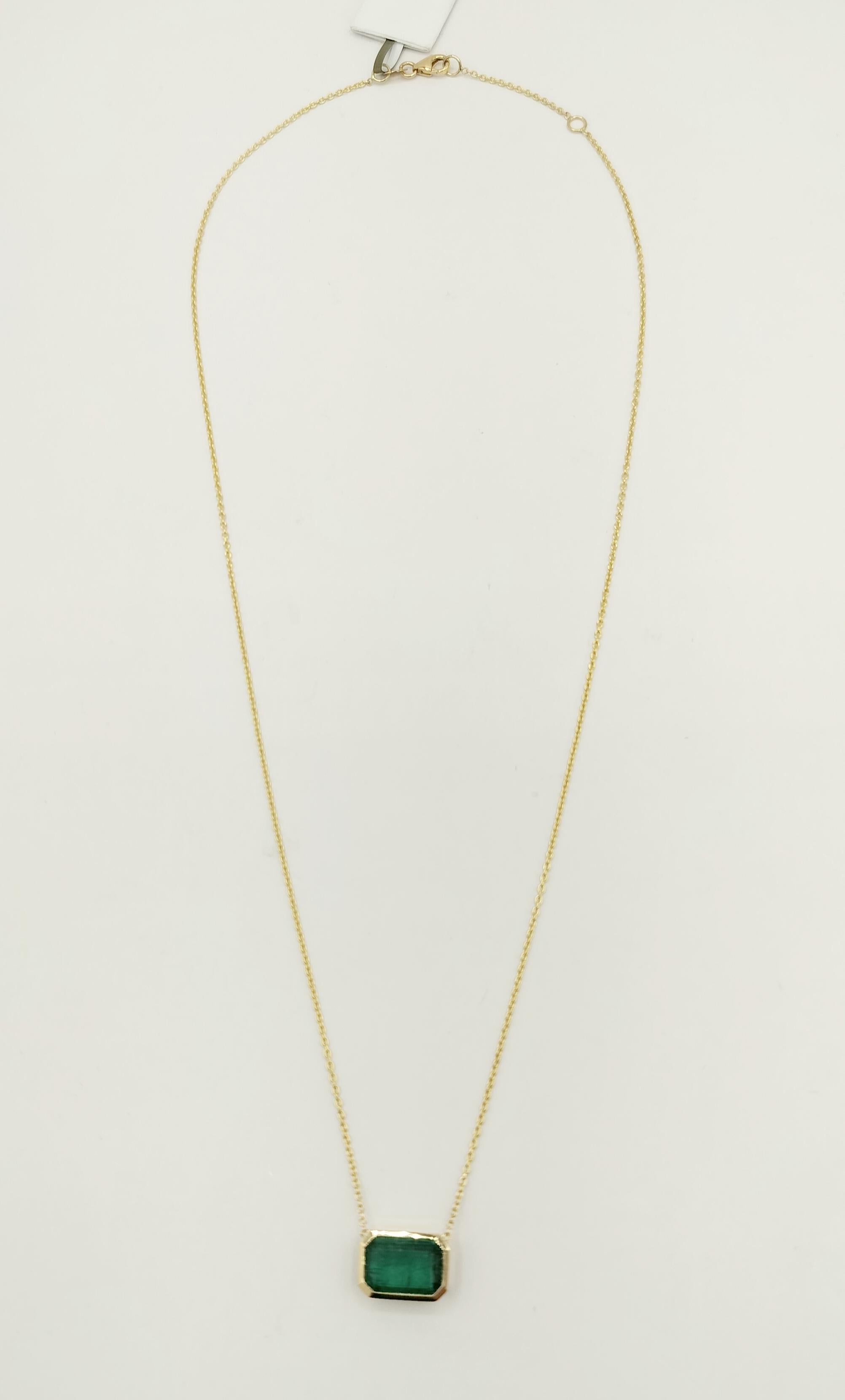 Women's or Men's Emerald Bezel Pendant Necklace in 18K Yellow Gold For Sale