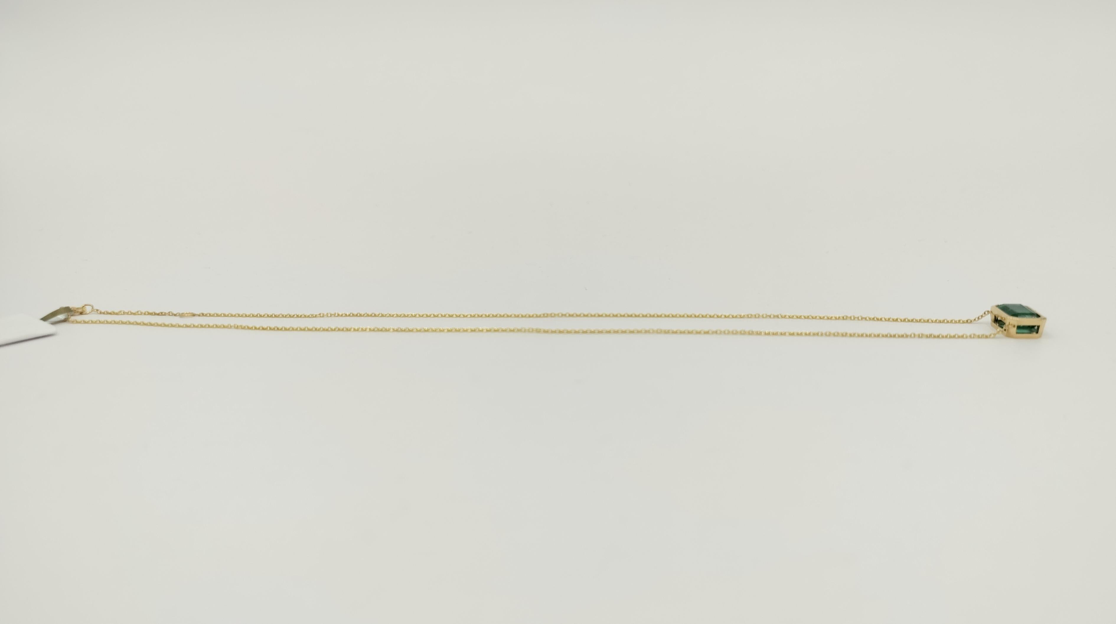 Smaragd Anhänger Halskette aus 18K Gelbgold mit Lünette im Angebot 1