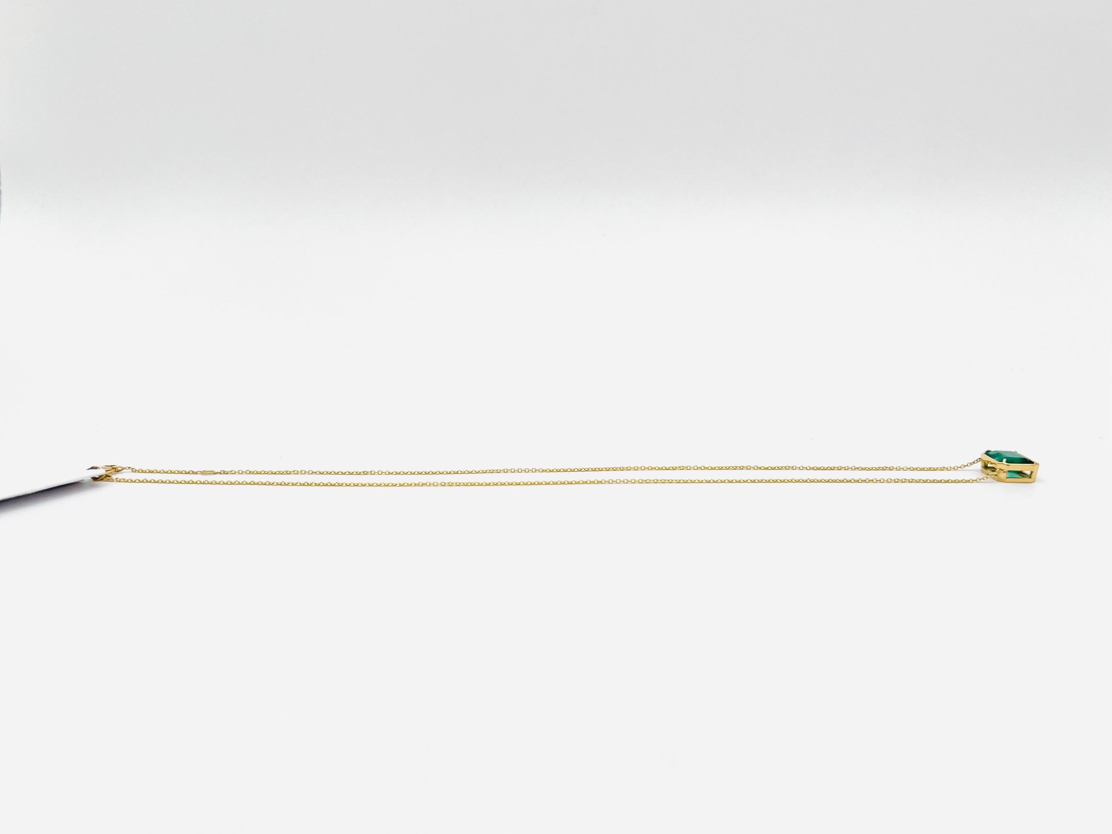 Smaragd Anhänger Halskette aus 18K Gelbgold mit Lünette im Angebot 3