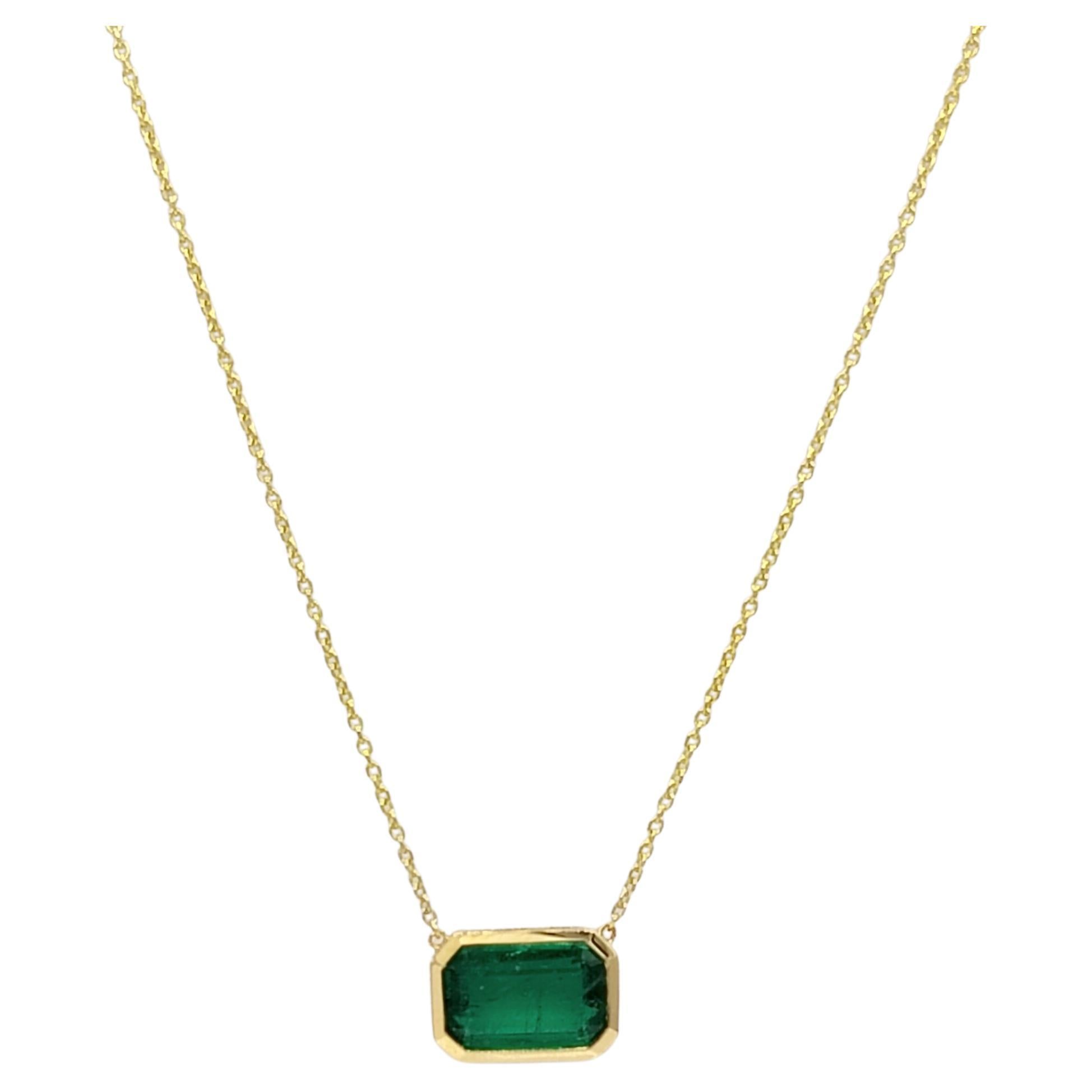 Emerald Bezel Pendant Necklace in 18K Yellow Gold For Sale