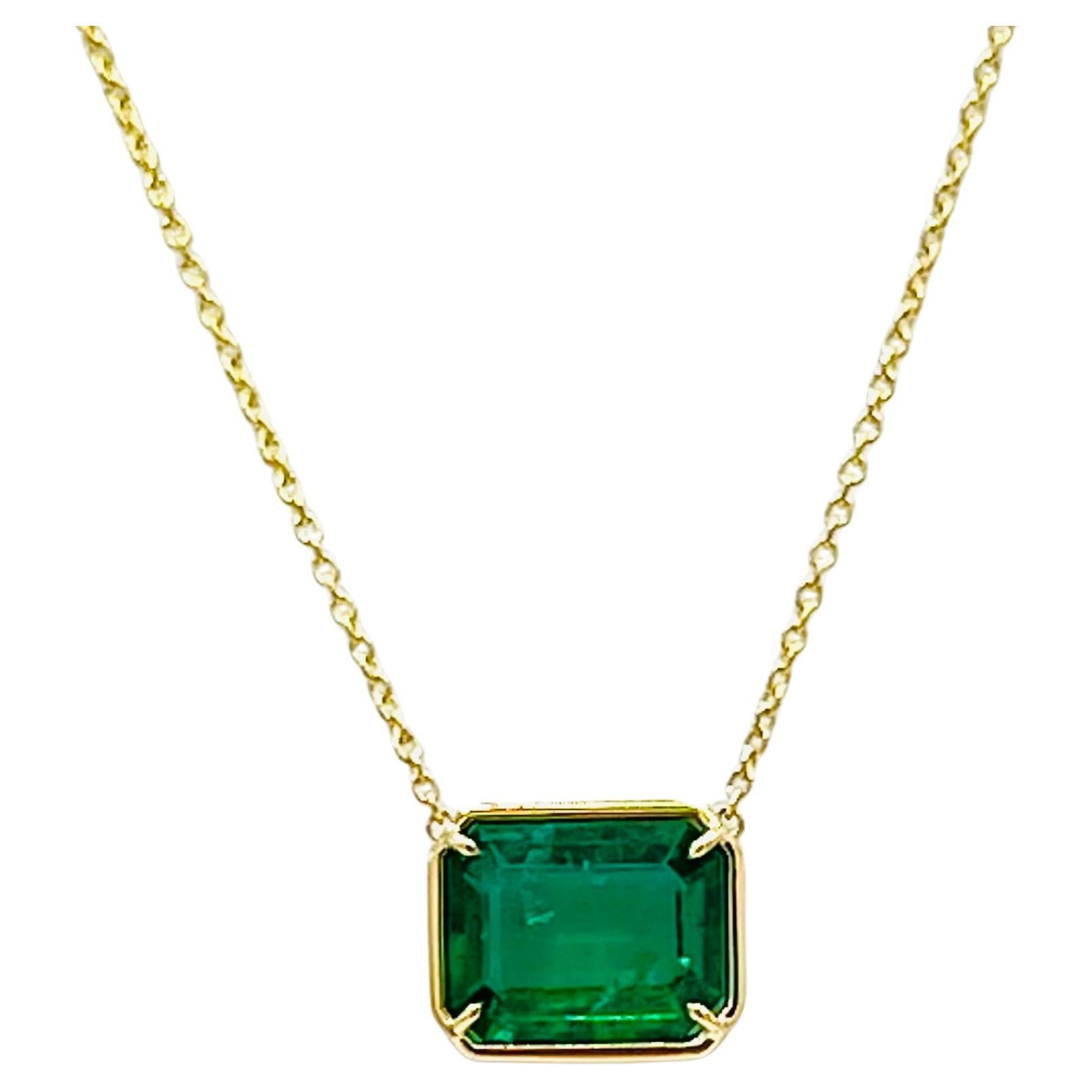 Emerald Bezel Pendant Necklace in 18K Yellow Gold