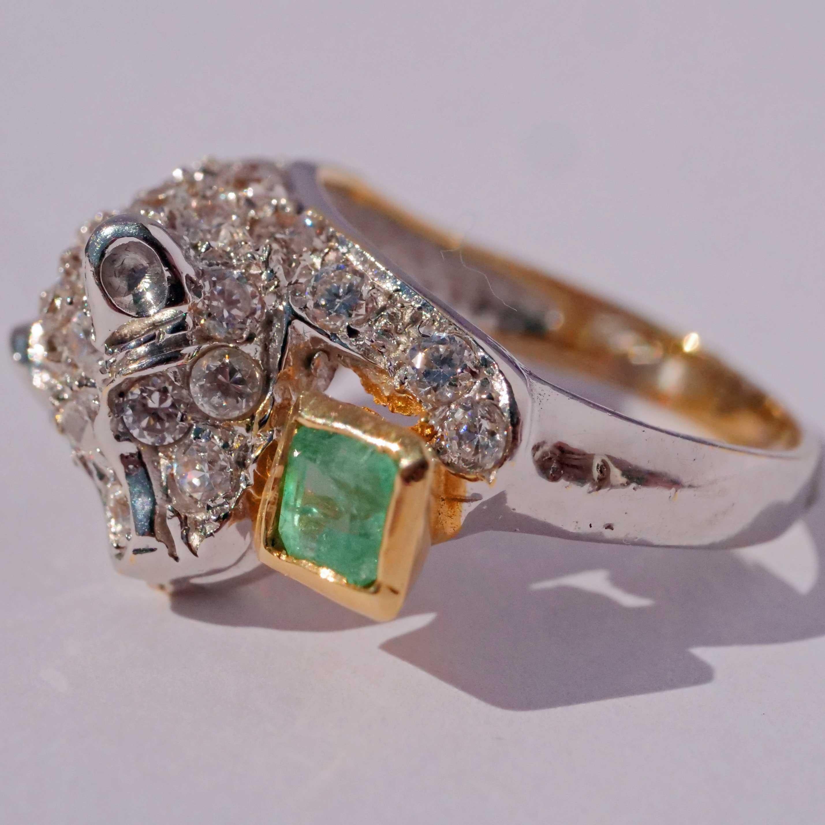 Emerald big Cat Ring 18 kt White Gold 0.25 ct beautifully designed 5