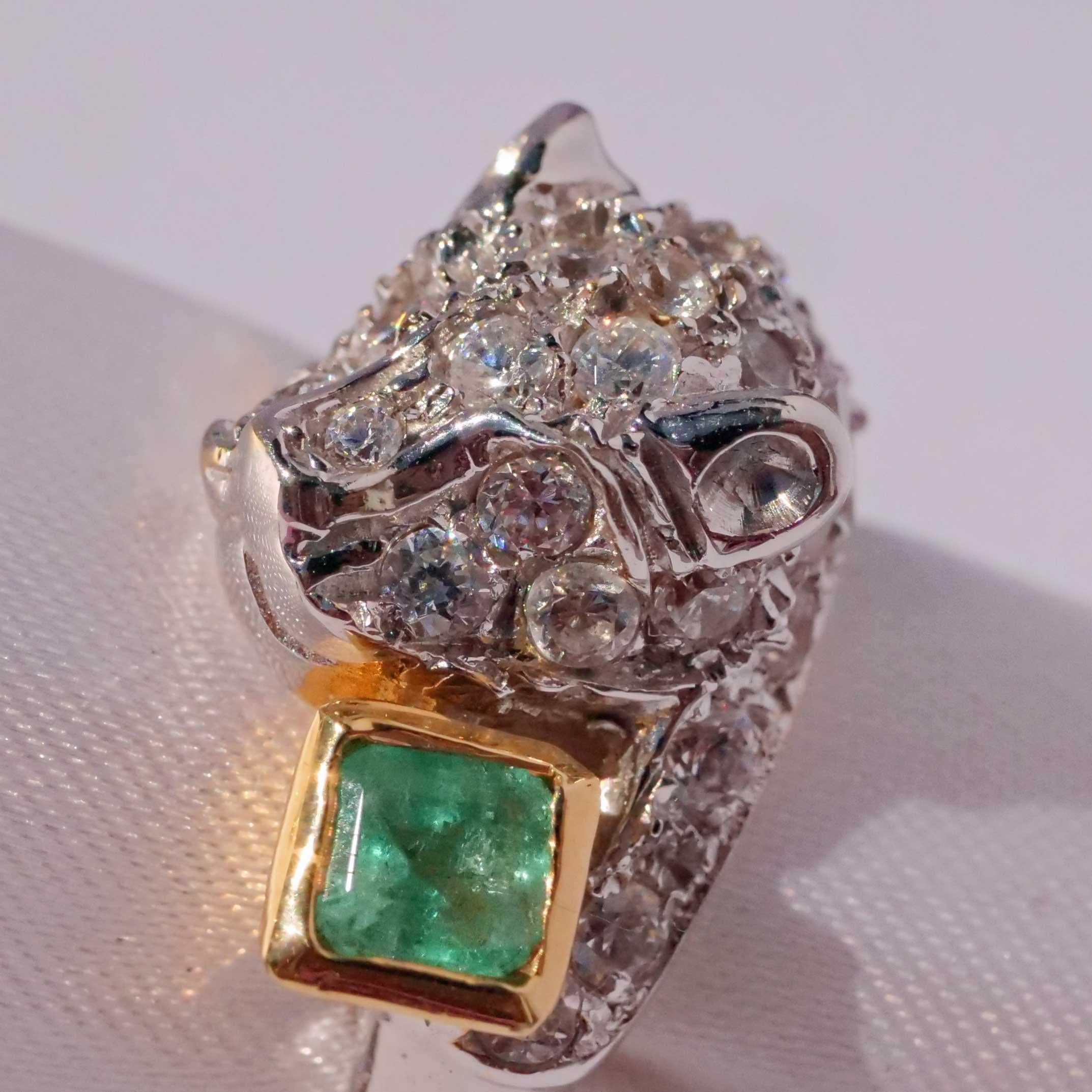 Emerald big Cat Ring 18 kt White Gold 0.25 ct beautifully designed 6