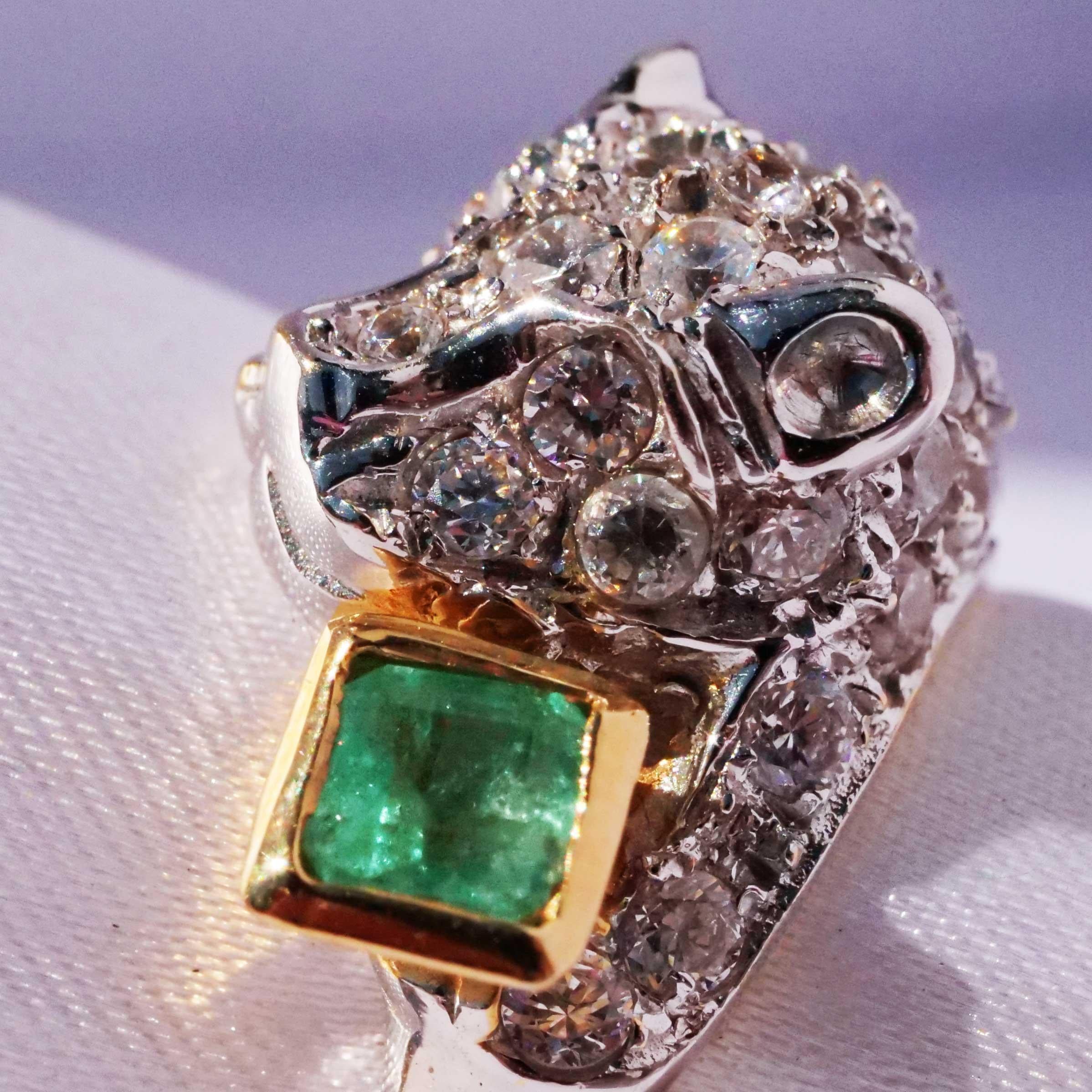 Emerald big Cat Ring 18 kt White Gold 0.25 ct beautifully designed 7