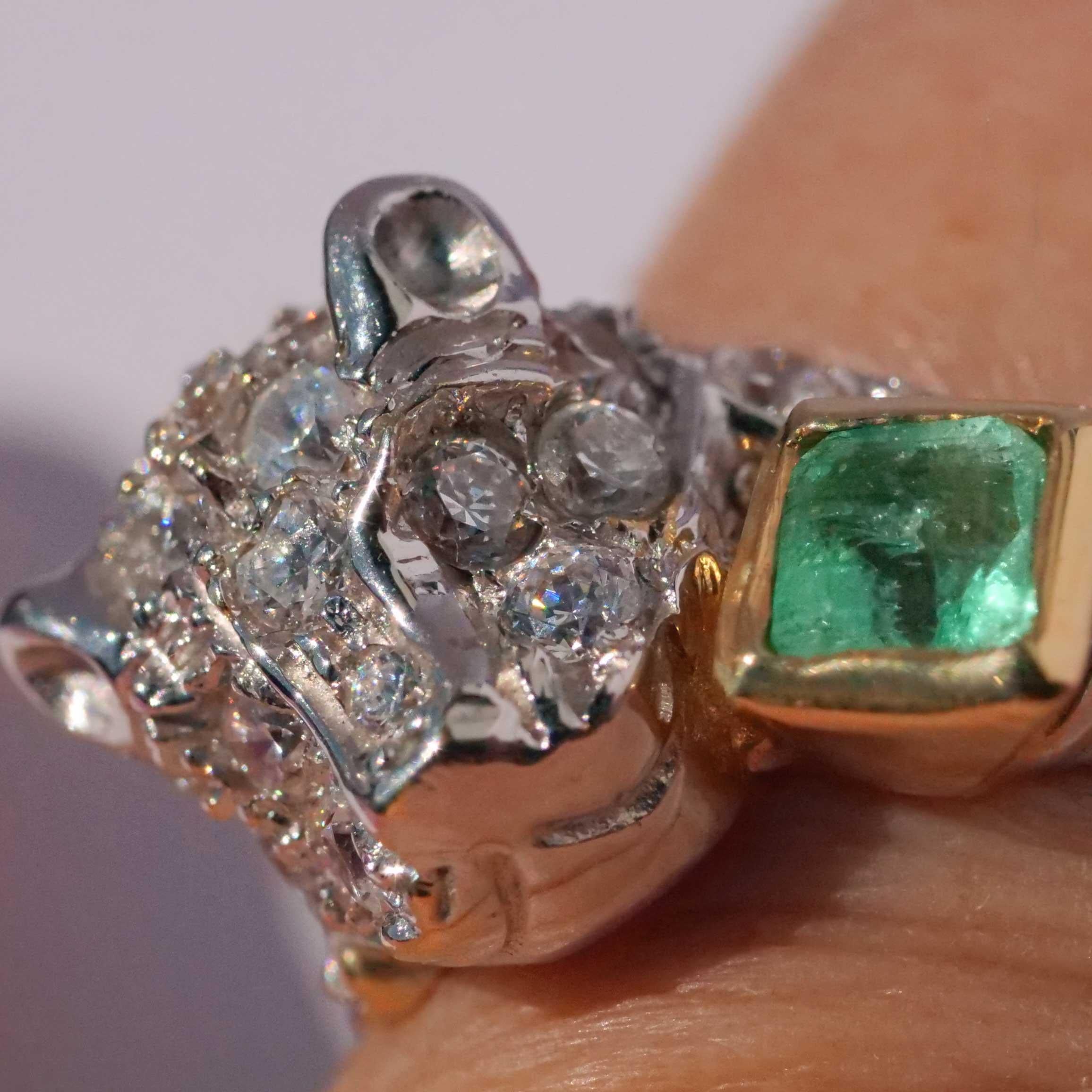 Women's or Men's Emerald big Cat Ring 18 kt White Gold 0.25 ct beautifully designed