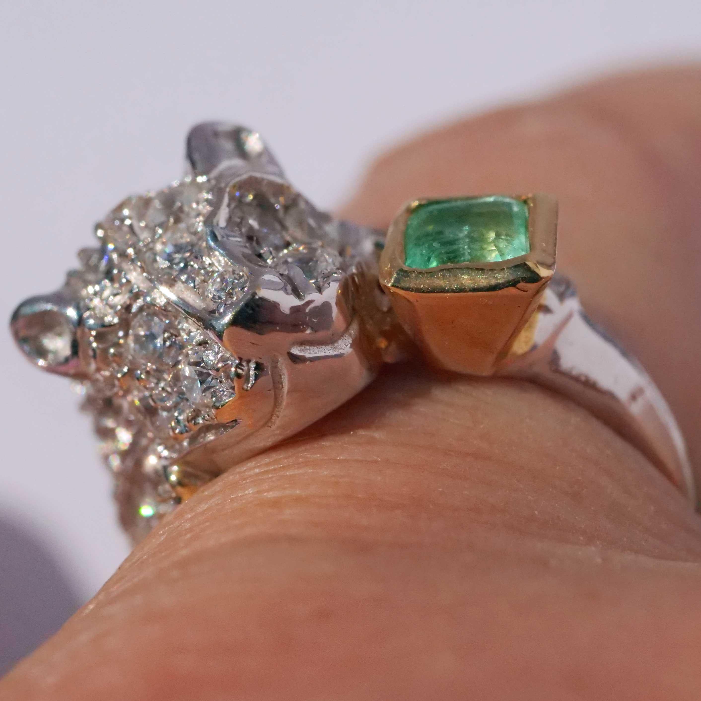 Emerald big Cat Ring 18 kt White Gold 0.25 ct beautifully designed 2