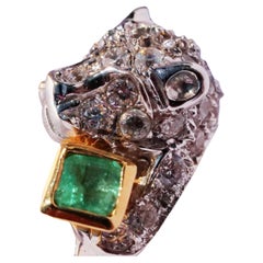 Vintage Emerald big Cat Ring 18 kt White Gold 0.25 ct beautifully designed