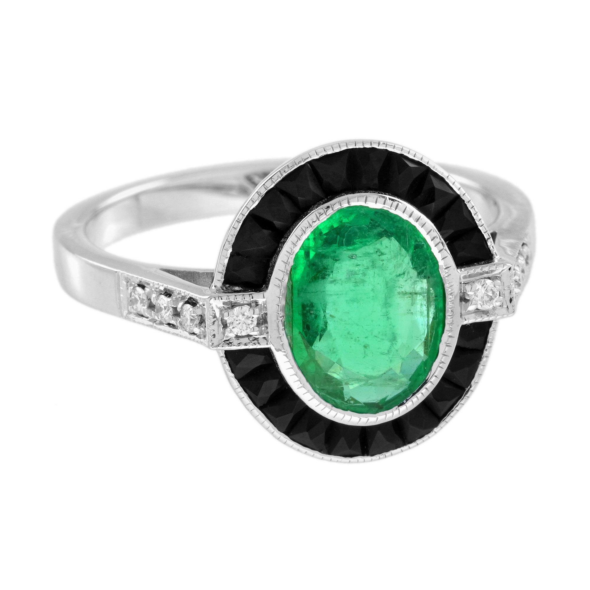 Centra una esmeralda de talla ovalada de aproximadamente 1,45 quilates, acentuada por ónices de talla francesa, realzados por diamantes en los hombros. Este anillo de inspiración Art Déco es una pieza perfecta para un anillo de compromiso único, o