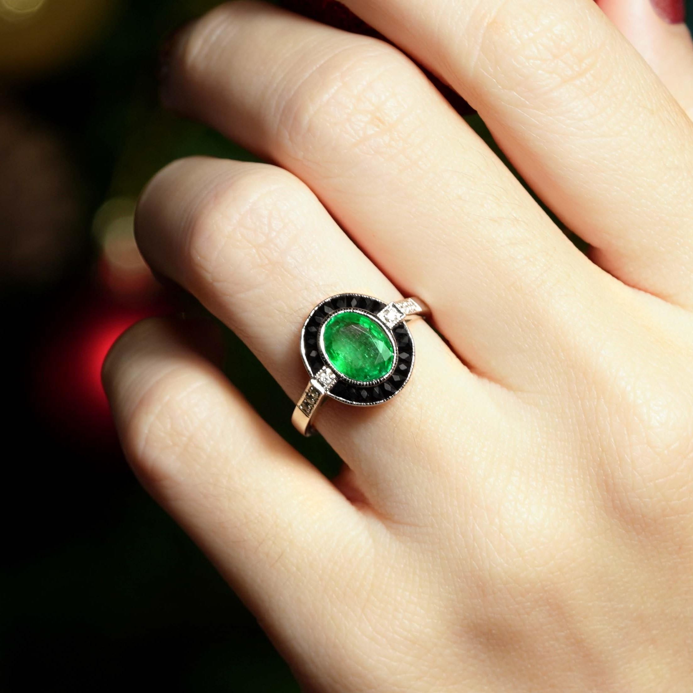 Anillo de oro blanco de 14 quilates con esmeralda y ónice negro y diamantes estilo art déco en venta 2
