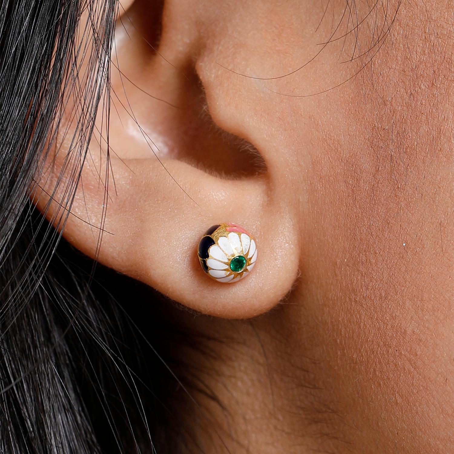 gold earrings round design